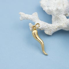 French small Vintage 18K Yellow Gold Horn Charm Pendant – Cornicello Cornetto