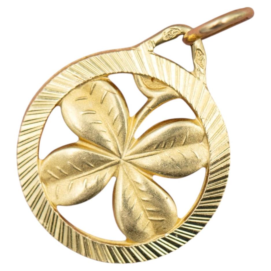 French 18K solid Yellow Gold Four-Leaf Clover Charm Pendant – Vintage Good Luck For Sale