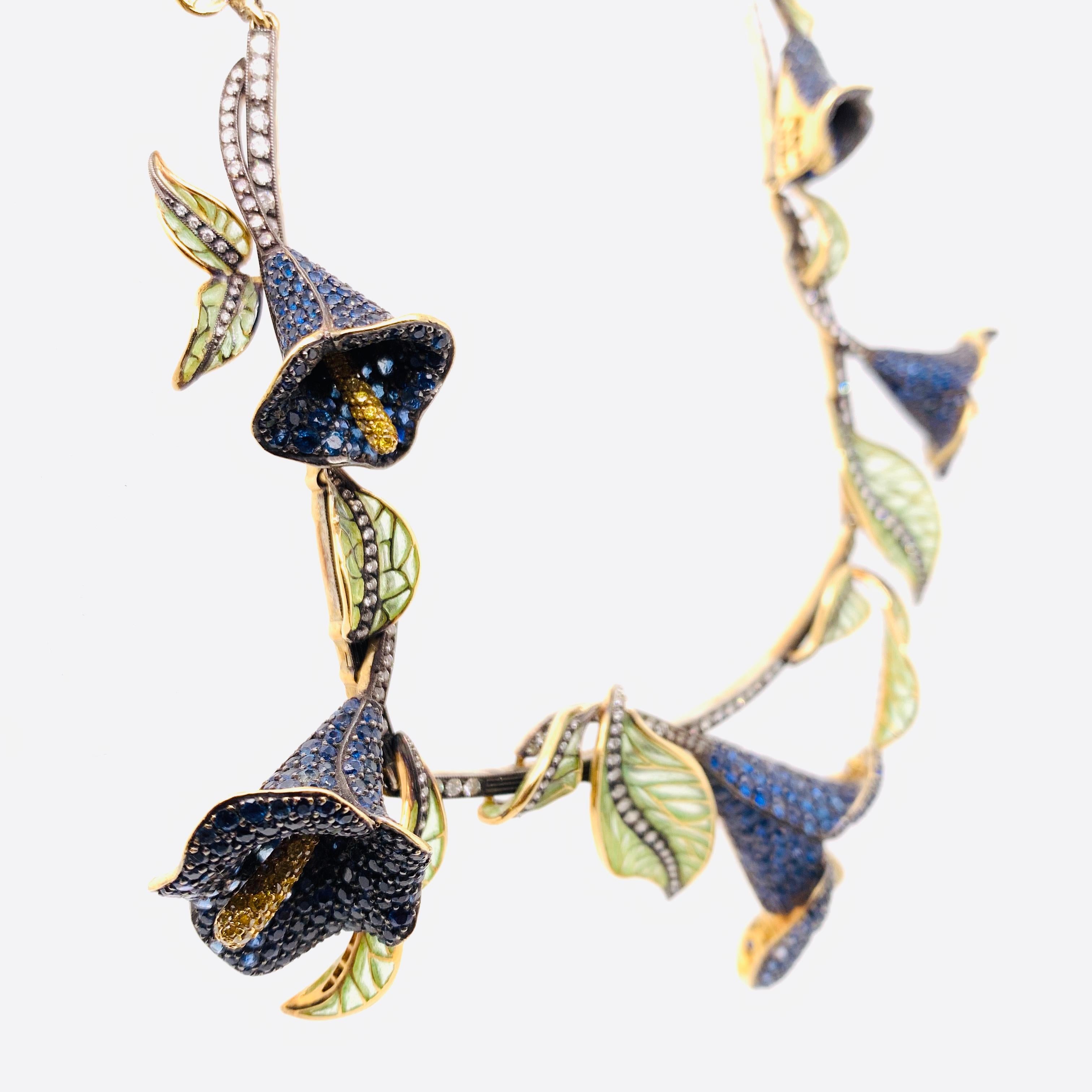Moderno Moira Collana con diamanti e zaffiri Plique à Jour, smaltata in argento e oro. in vendita