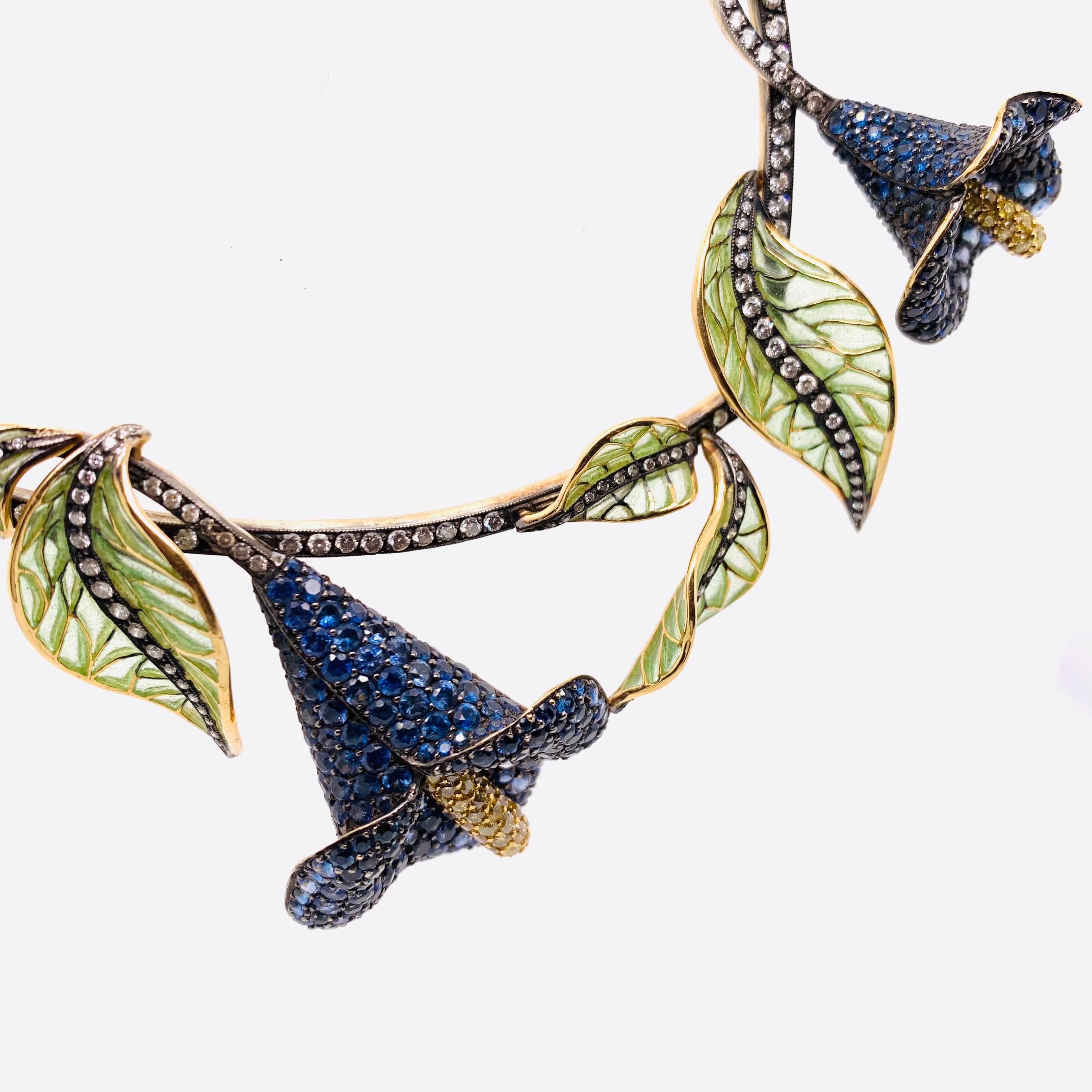 Moira Collana con diamanti e zaffiri Plique à Jour, smaltata in argento e oro. in vendita 3
