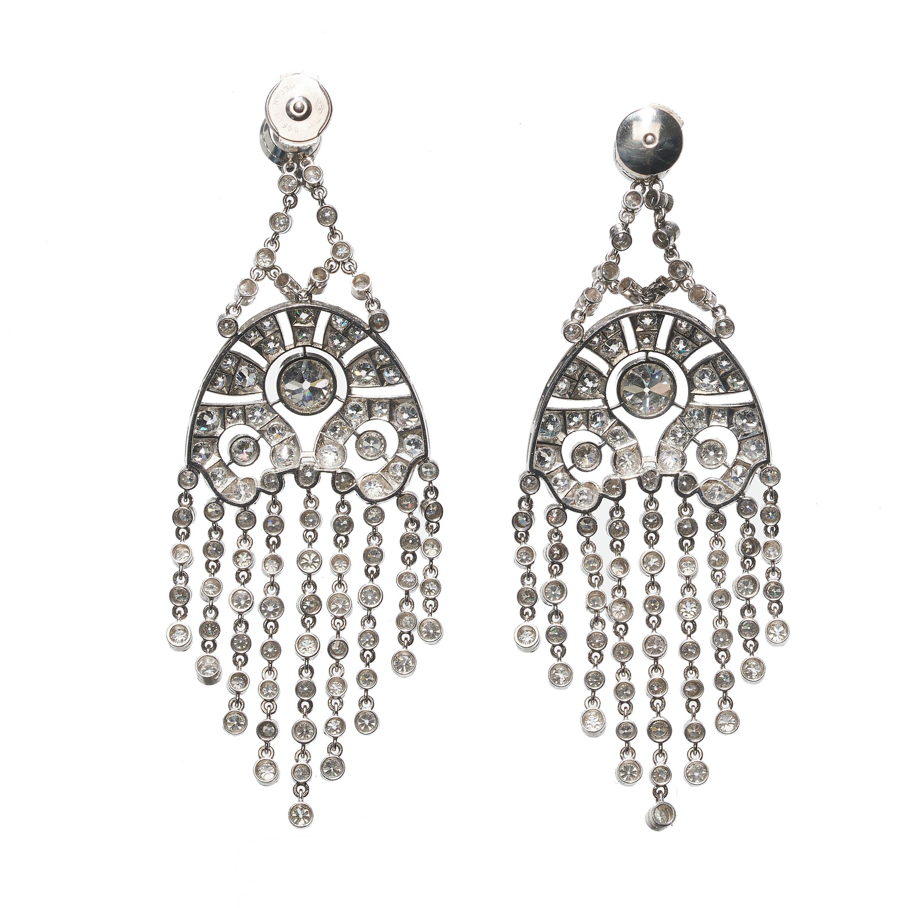 Boucles d'oreilles pendantes à franges en diamant et platine, Circa 1935, 6,93 carats Bon état - En vente à London, GB