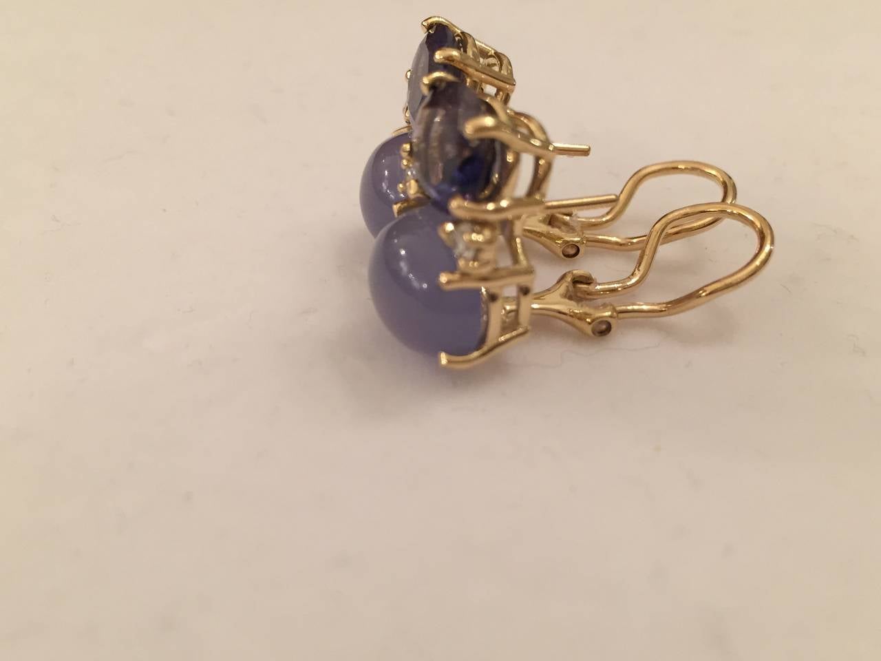 18kt Yellow Gold Medium GUM DROP™ Earrings with faceted Iolite, Cabochon Chalcedony and diamonds ~0.40cts

The earrings are 3/4