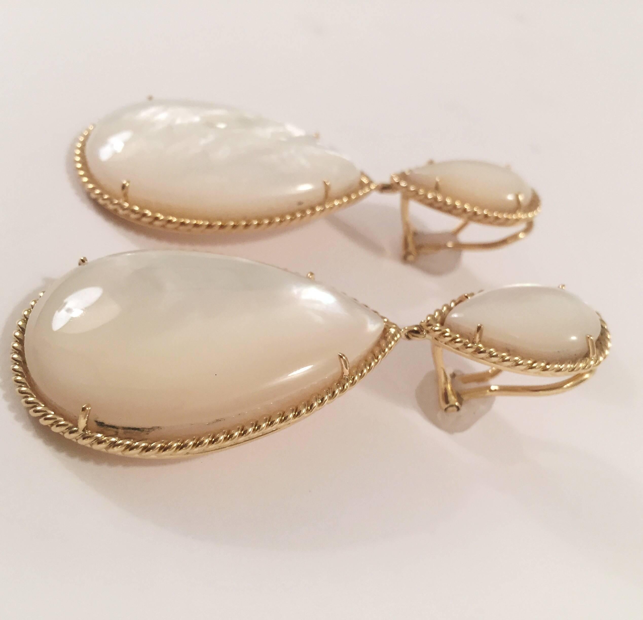 Mother-of-Pearl Drop Earrings with Elegant Rope Twist Border In New Condition For Sale In New York, NY