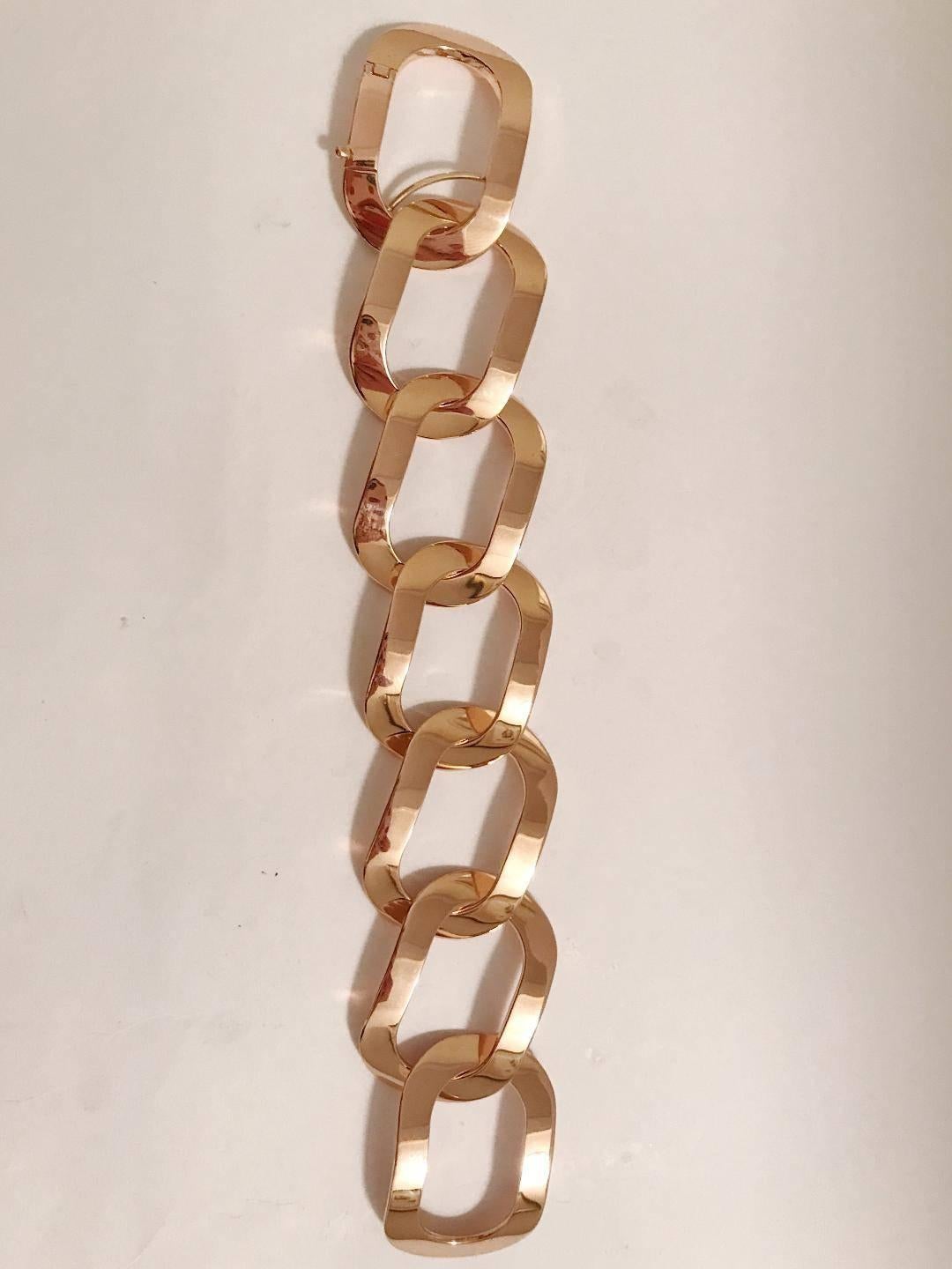 18kt Rose Gold Oval Link Bracelet with hinge clasp.

This bracelet can be made with any color gold and can be sized to any wrist. 

Please let me know if you have any questions

Best,
Christina