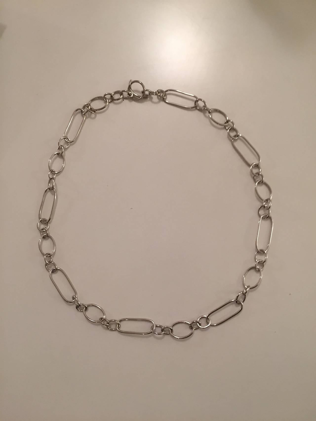 Collier à maillons en or blanc 18 carats de forme mixte avec fermeture à bascule Neuf - En vente à New York, NY