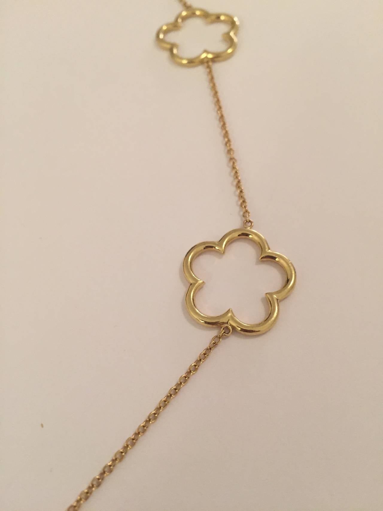 18kt Yellow Gold 5 Open Clover station Necklace with 5 elegant statement open work Clovers laying beautifully on the neck line and is finished with a lobster closure.

This necklace is 17