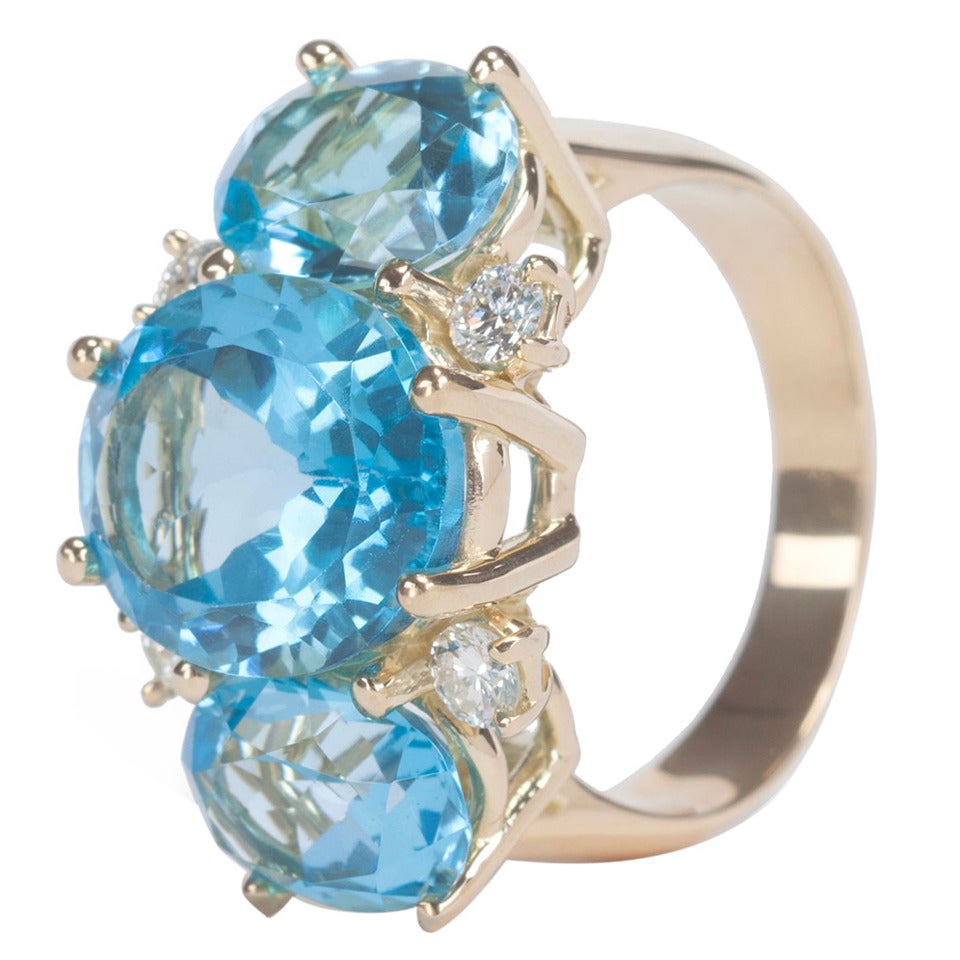 GUM DROPTM Ring mit GUM DROPTM-Muster  Blauer Topas und Diamanten im Angebot