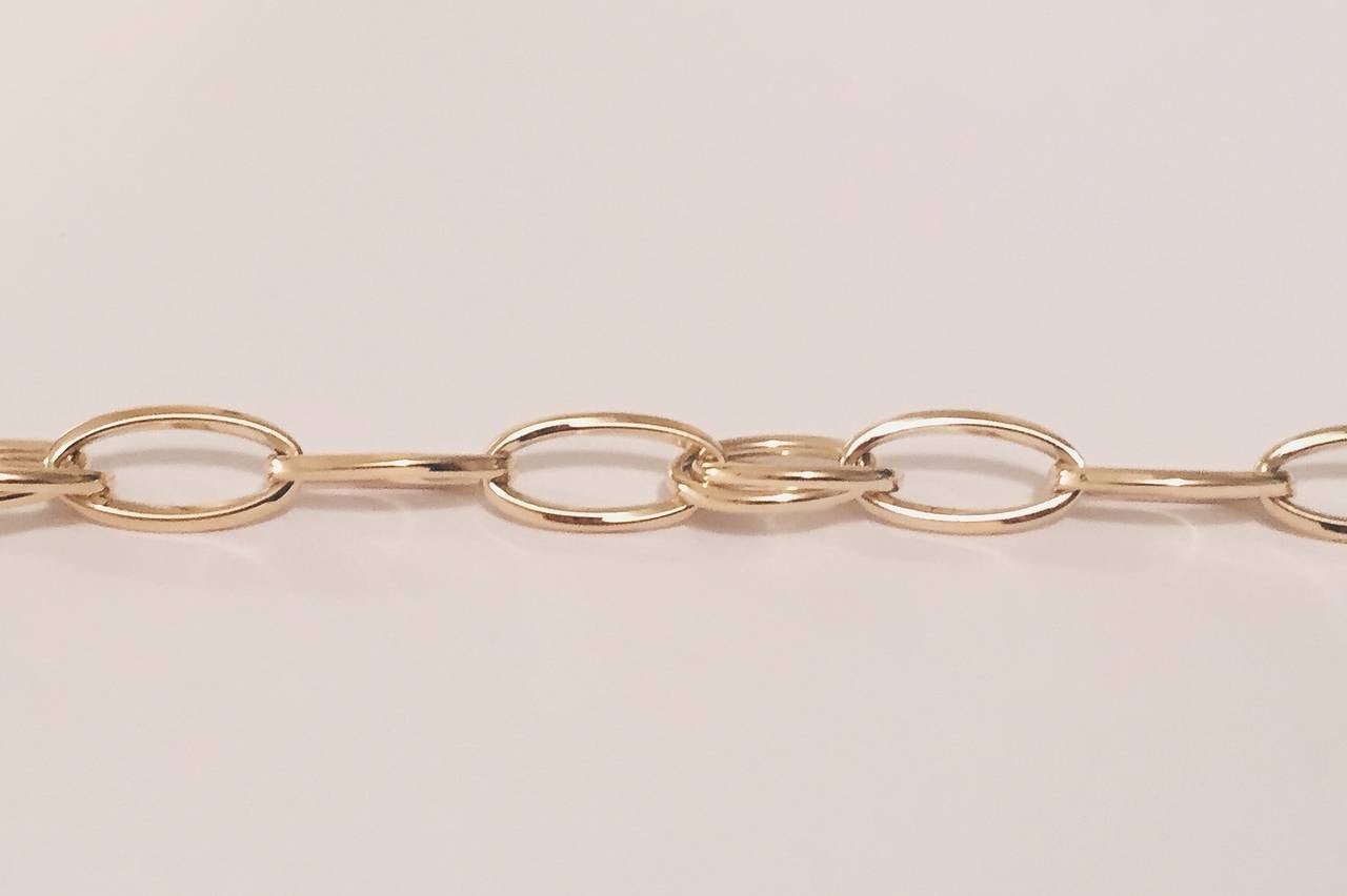 Si chic !  Ce gros bracelet à maillons double marquise en or jaune 18 carats est le bracelet parfait pour les superpositions !  Les liens simples de marquise sont rencontrés avec un lien double de marquise tous les 3 liens.   Les maillons