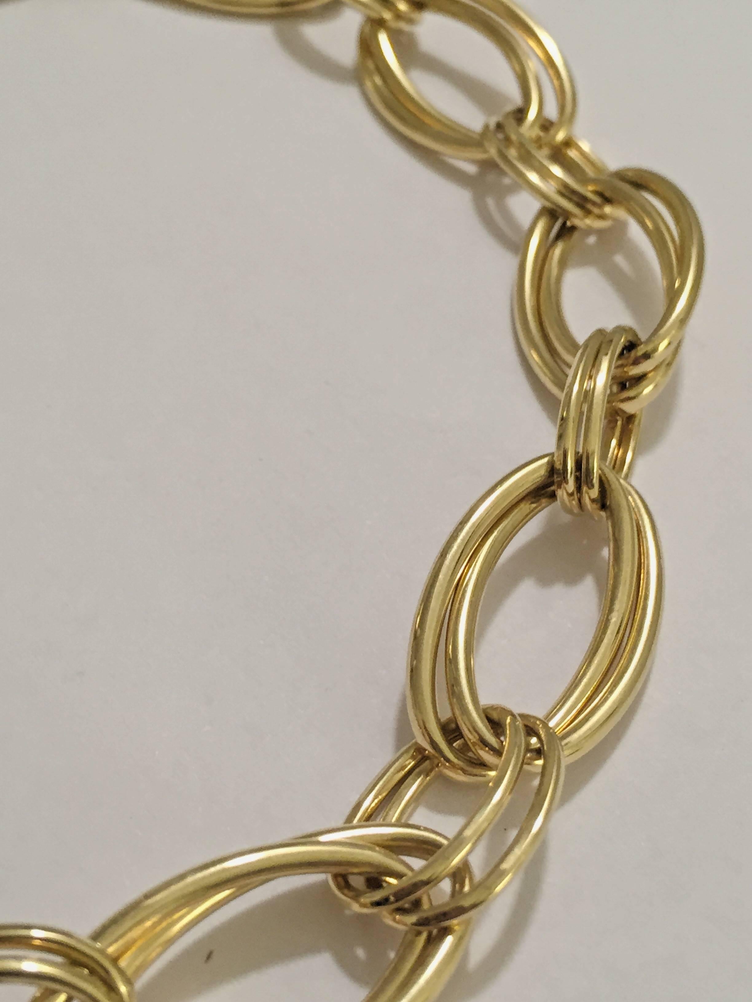 collier à double maillon en or jaune 18 carats de type marquise, mesurant 17 pouces et doté d'un fermoir à pression.

Les liens marquise les plus grands mesurent environ 1