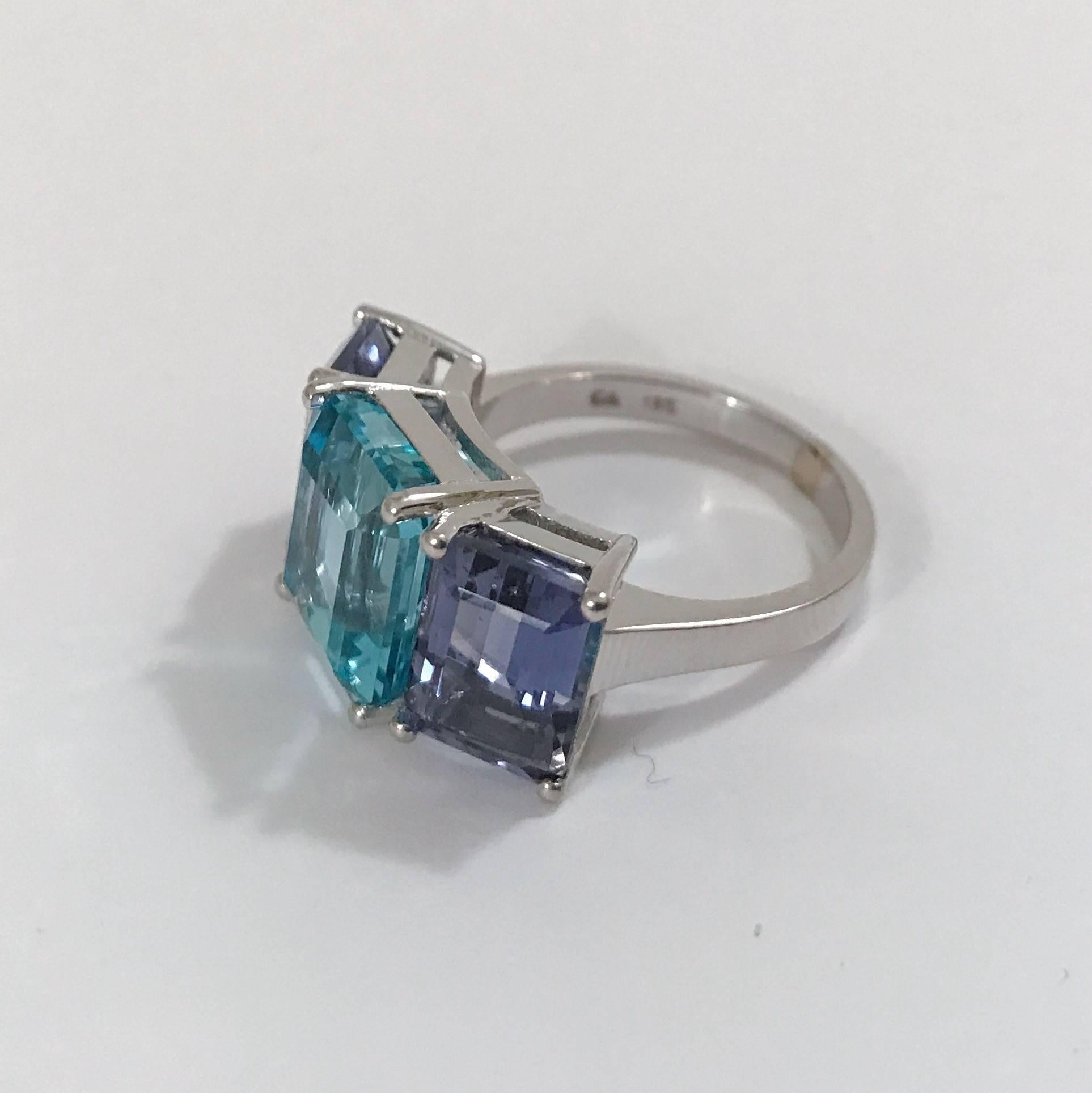 18kt White Gold Three Stone Emerald Cut Ring with Blue Topaz and Iolite

This Bold 18kt White Gold Emerald Cut Three Stone Ring with Blue Topaz and Iolite fantastic every day ring.

 The ring measure approximately 1