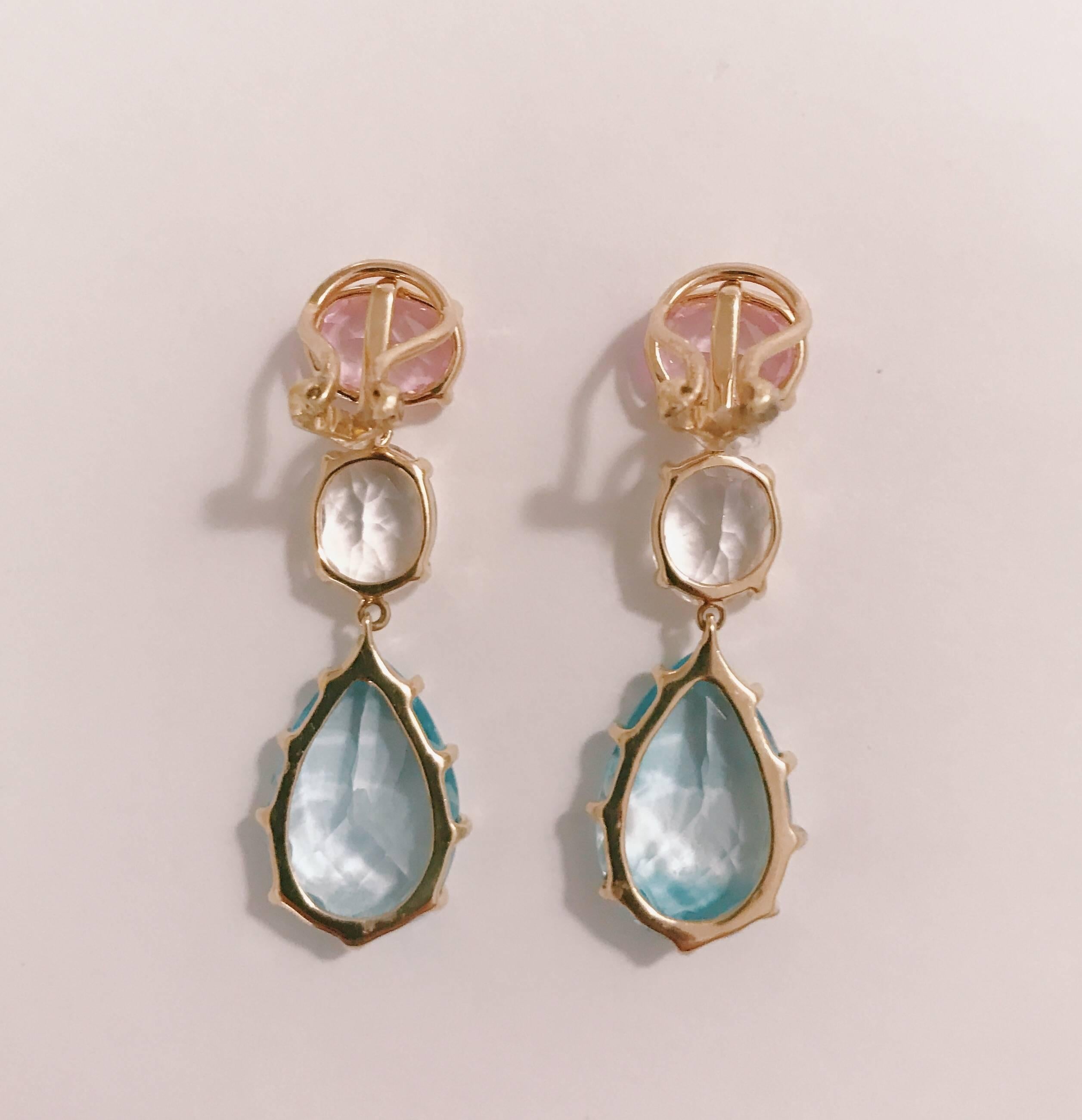 Boucles d'oreilles en goutte à trois pierres en or jaune avec topaze rose, cristal de roche et topaze bleue Neuf - En vente à New York, NY