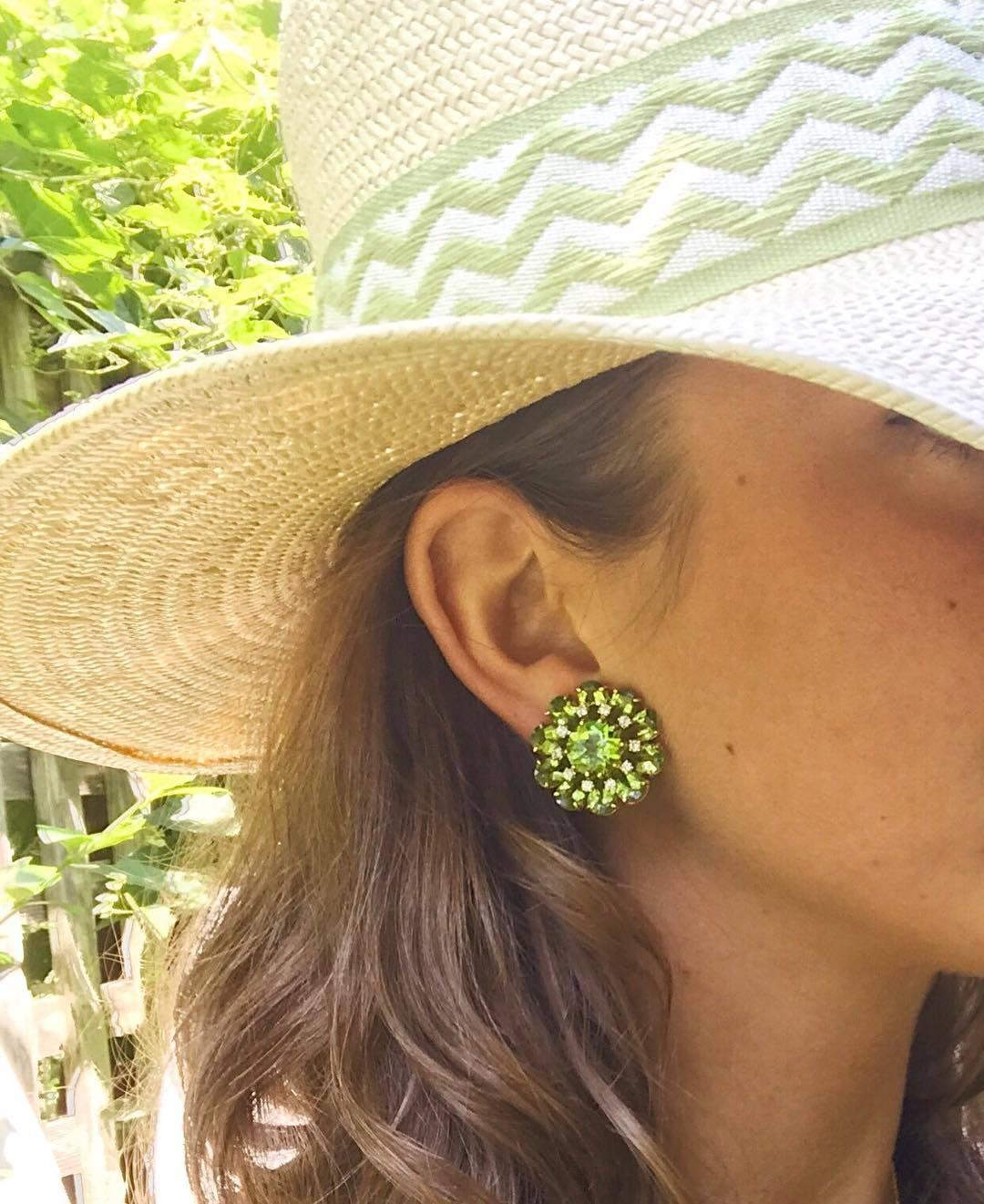 Orecchini a fiore in oro con diamanti peridoto In condizioni Nuovo in vendita a New York, NY