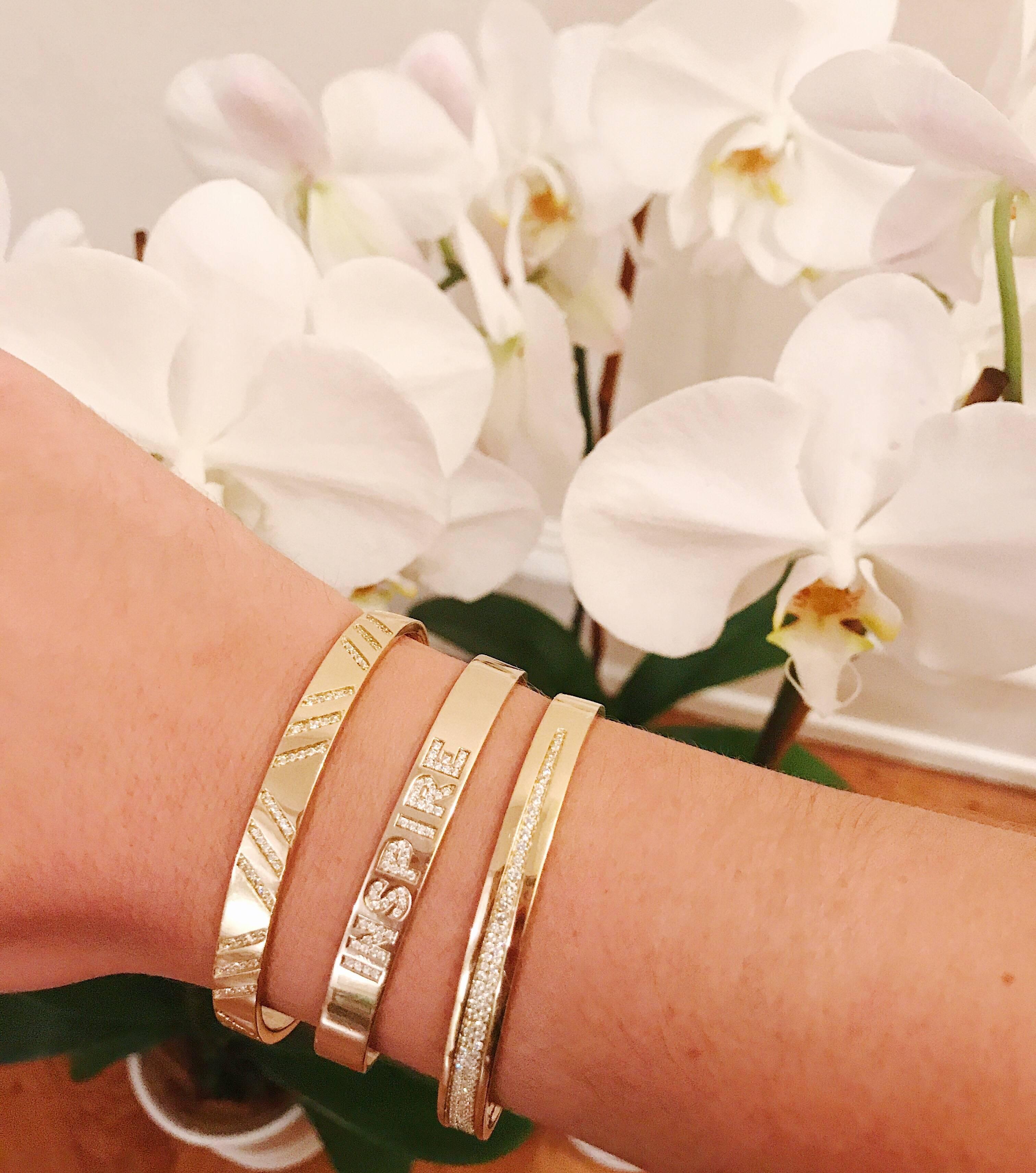Bracelet manchette en or jaune et diamants granulés Neuf - En vente à New York, NY