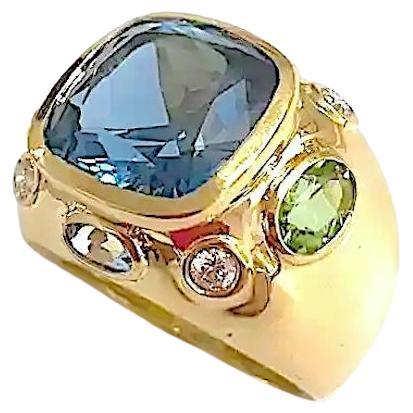 Anillo Bonheur, Topacio Azul Oscuro, Peridoto, Topacio Azul y Diamante Anillo Abombado