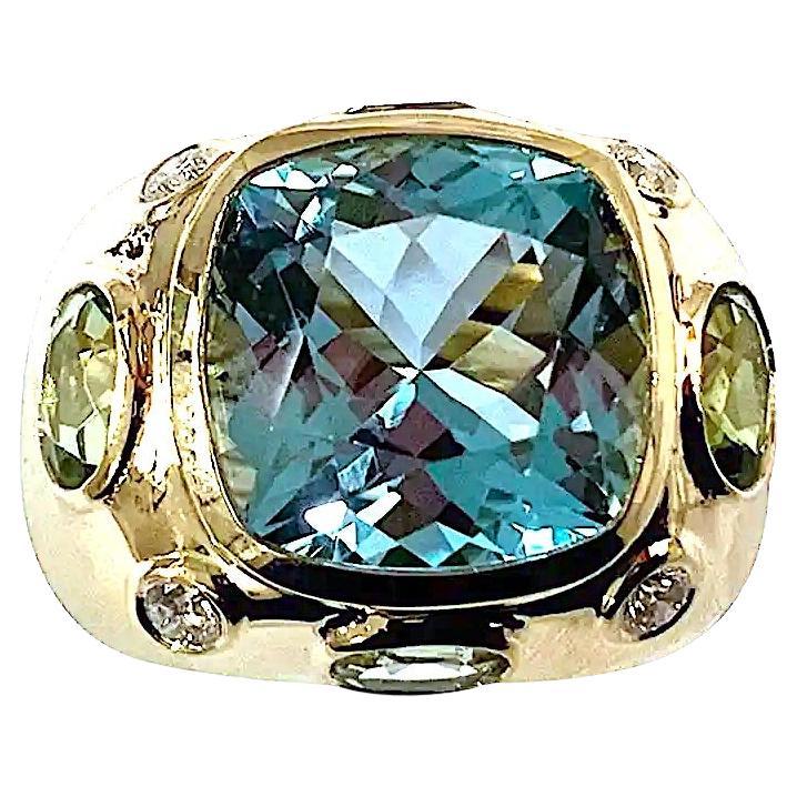 Anillo Bonheur, Topacio Azul Claro, Peridoto, Topacio Azul y Anillo Cúpula de Diamantes