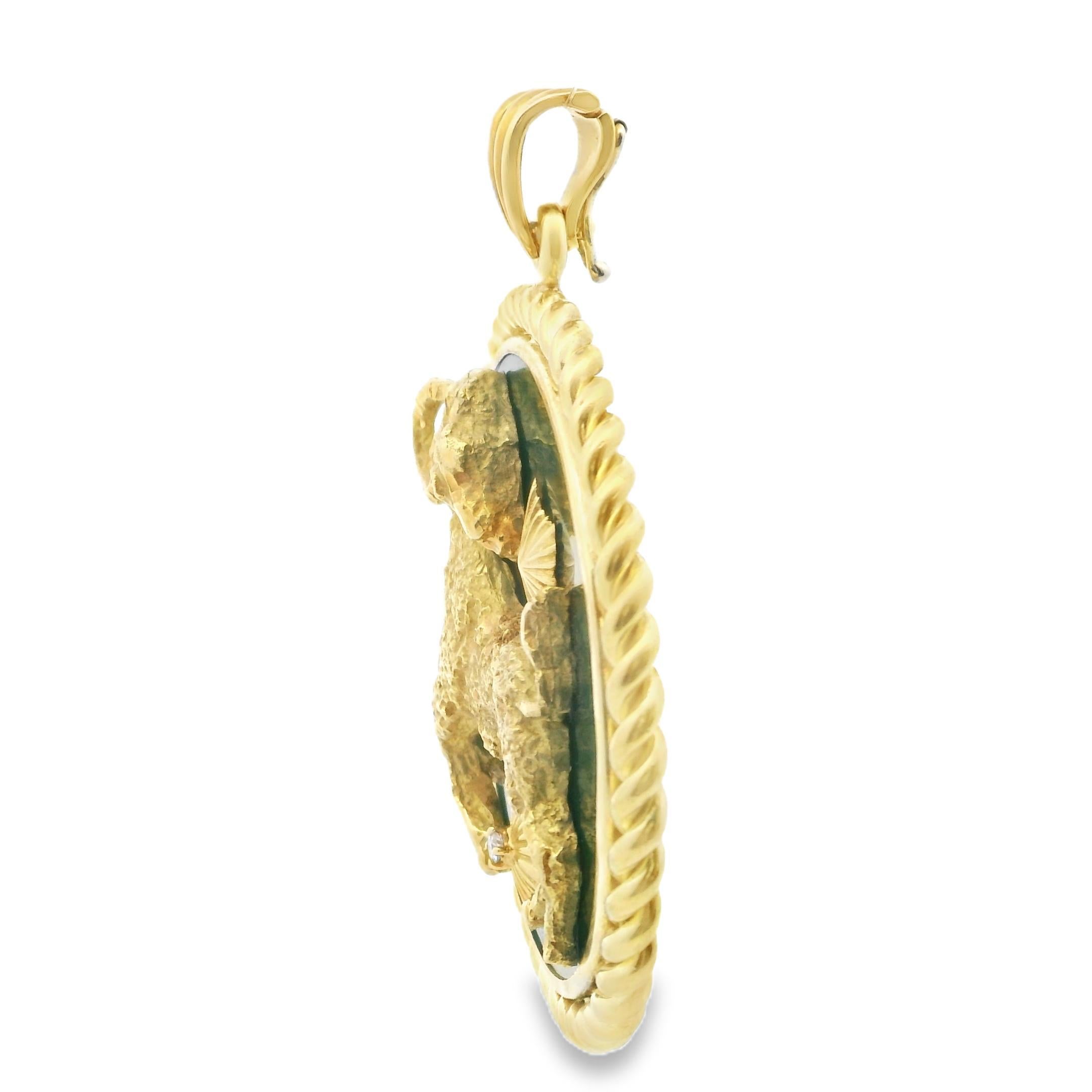 Taglio rotondo Van Cleef & Arpels Medaglione del segno zodiacale Capricorno in malachite in vendita