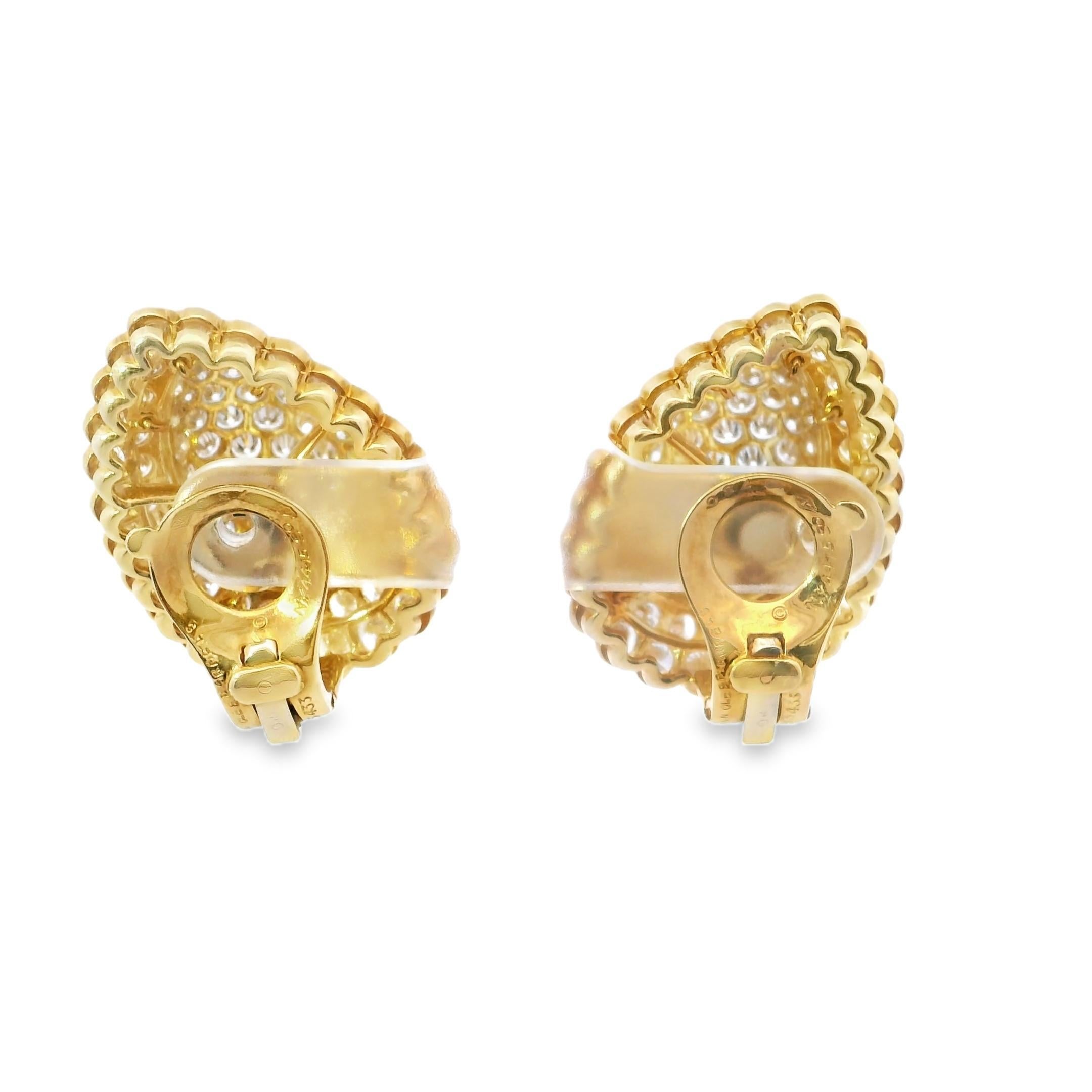 Taglio rotondo Orecchini con diamanti Van Cleef & Arpels 18K in vendita