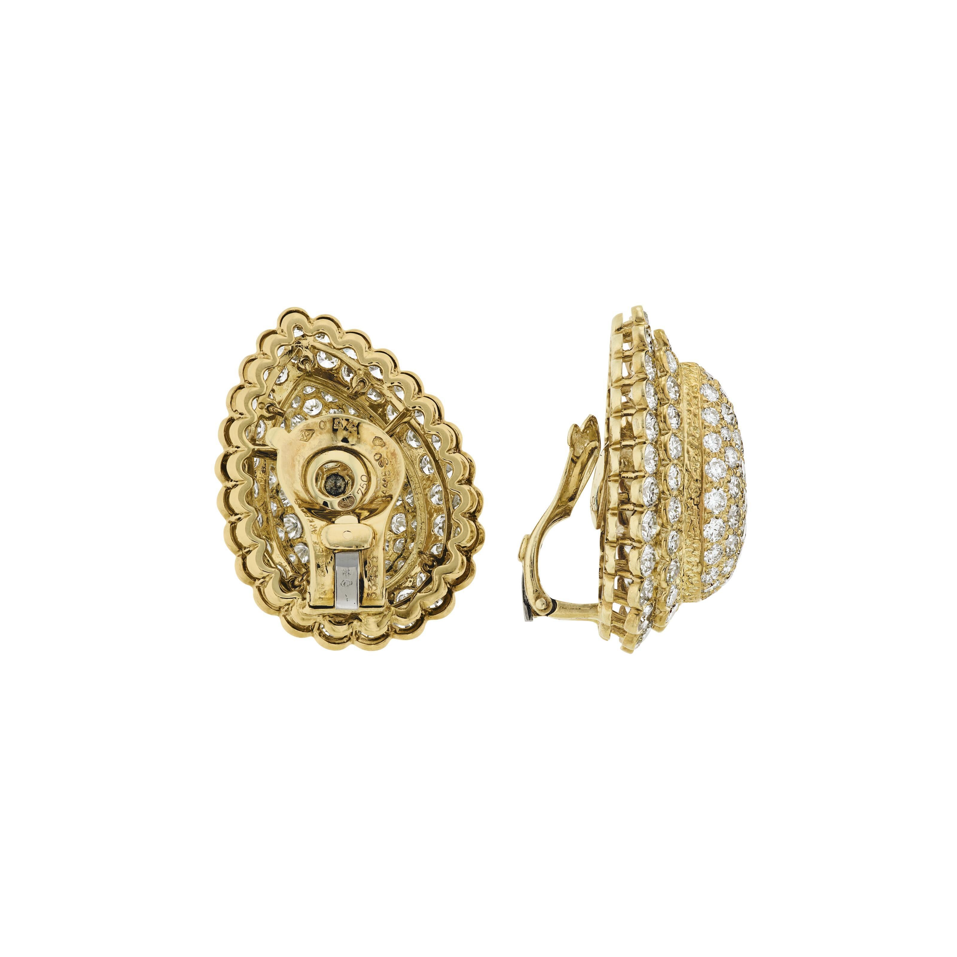 Moderno Orecchini con diamanti Van Cleef & Arpels 18K in vendita