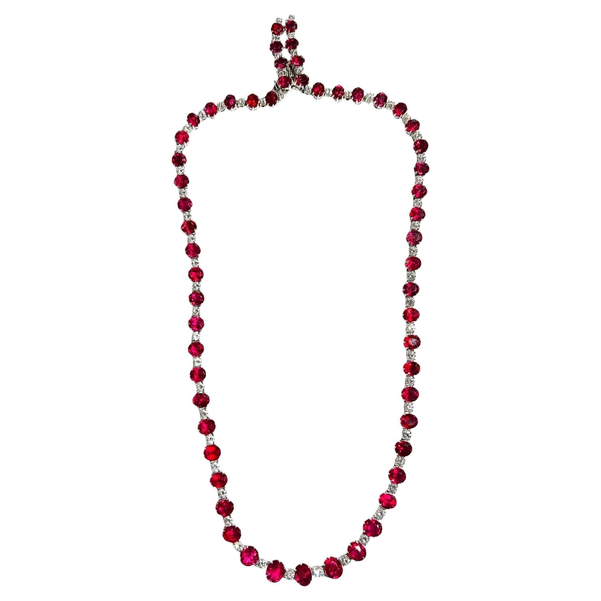 Una collana di rubini 51,09 ct e diamanti in oro bianco 18 carati in vendita