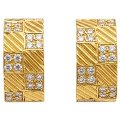 Orecchini "Diamond Checkerboard" di Van Cleef & Arpels in oro giallo 18 carati, anni '70
