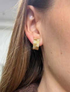 Orecchini "Diamond Checkerboard" di Van Cleef & Arpels in oro giallo 18 carati, anni '70