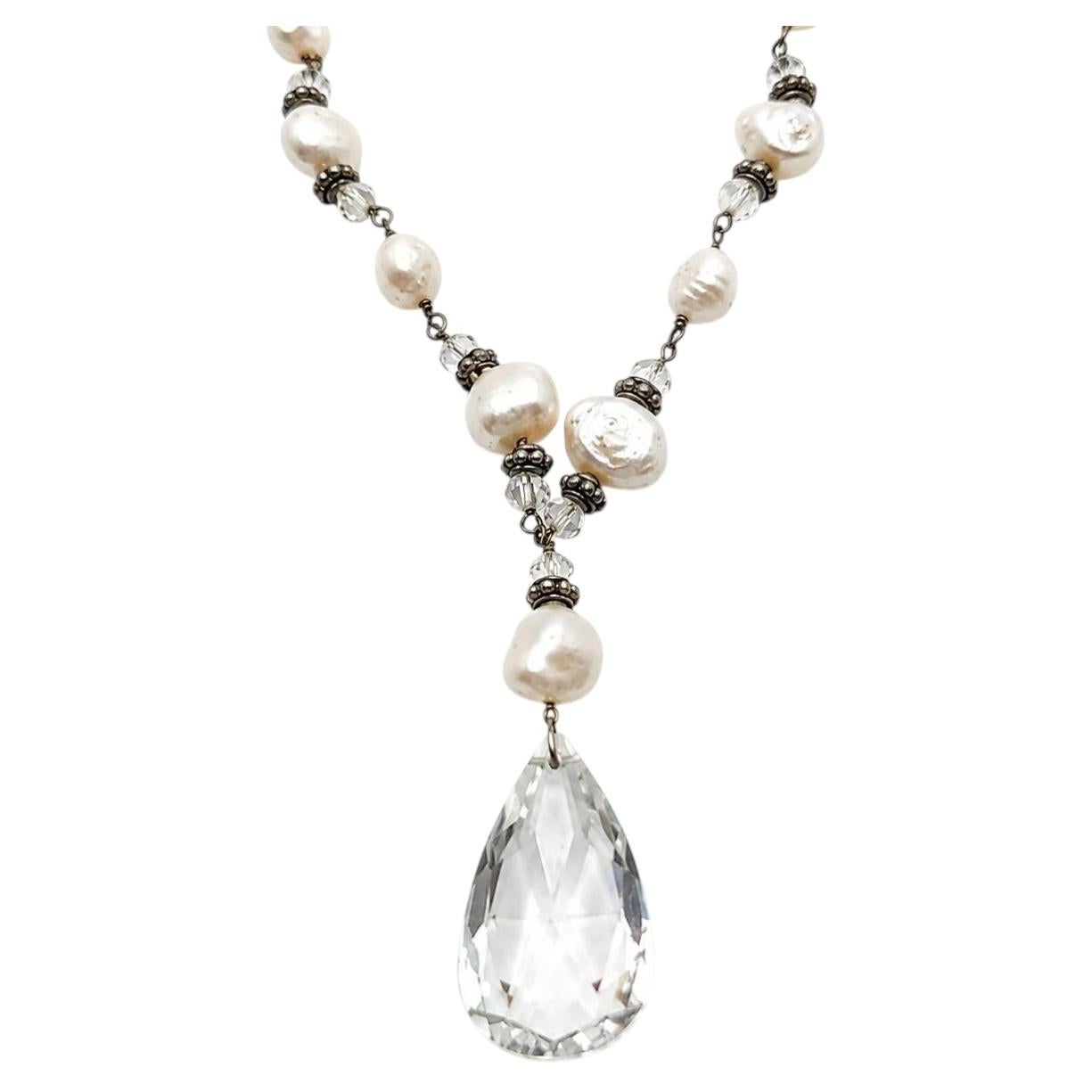 Collier avec pendentif en forme de larme en argent sterling, perle et cristal en vente