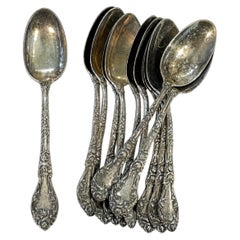 Juego de 12 cucharas antiguas de plata de ley «Whiting», con motivos de rosas en repujado, de Black Starr & Frost