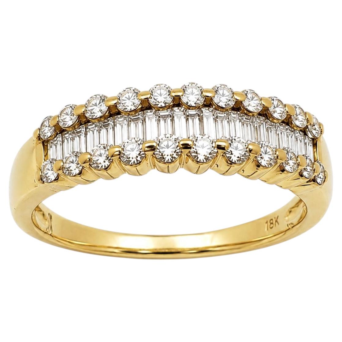 18K Yellow Gold 2.00 CT Natural Baguette & Round Cut Diamond Band Ring For Sale