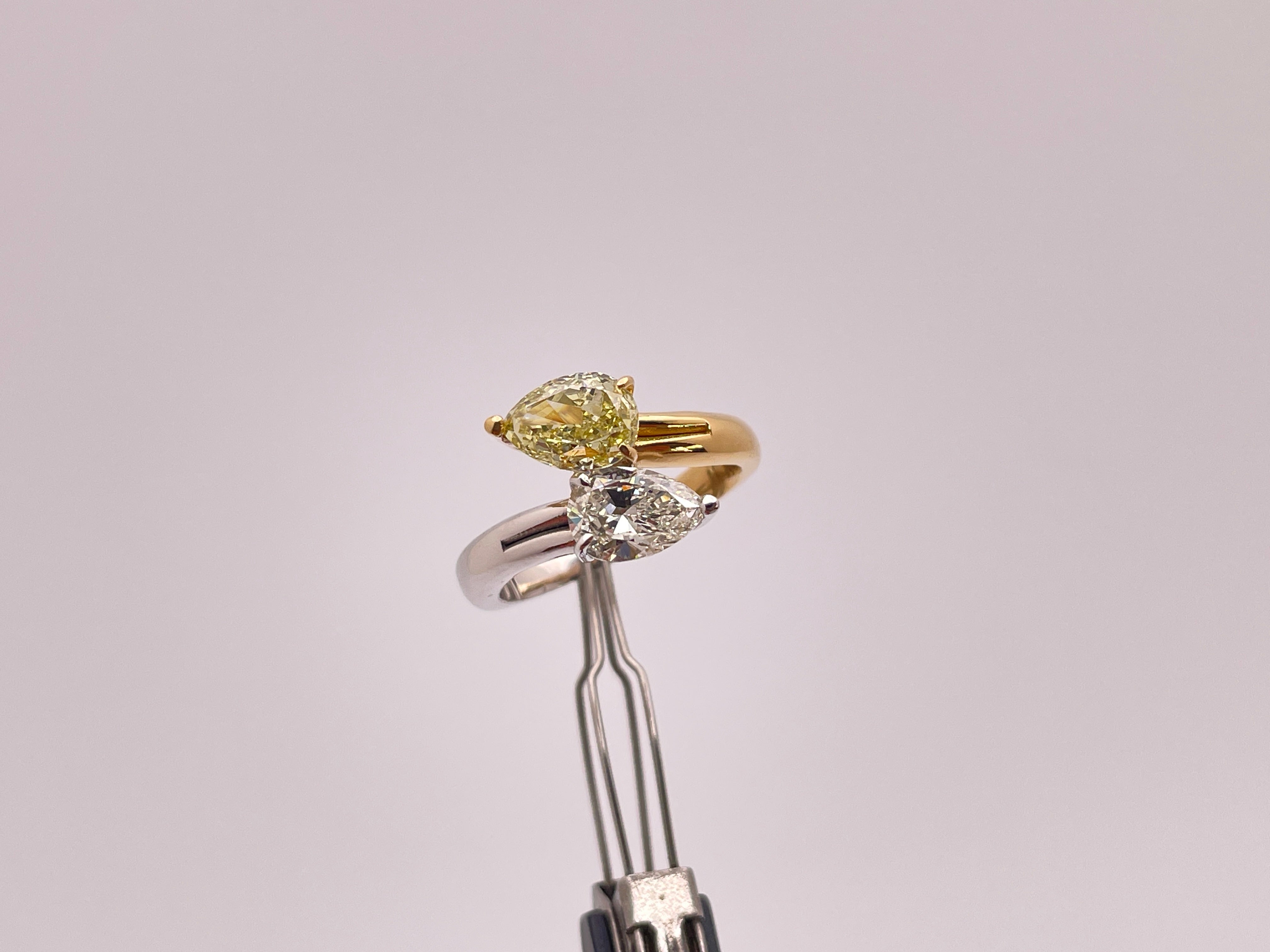 Anello di fidanzamento con diamanti bianchi e gialli di fantasia, certificato GIA, naturale