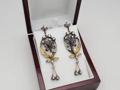 Boucles d'oreilles pendantes de style Art nouveau impérial russe, en or 14 carats, argent et diamants, avec motif floral