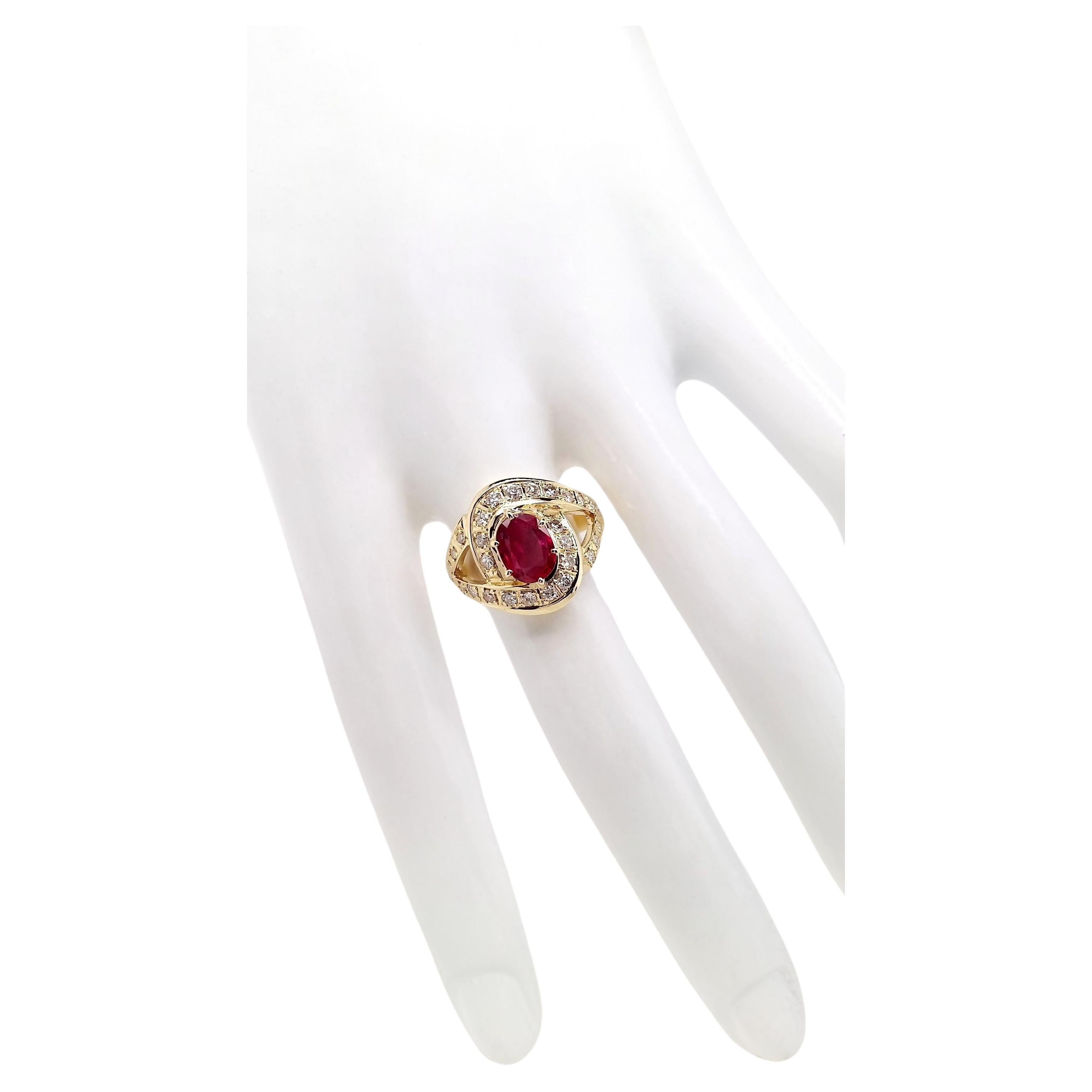 IGI Certified 1.10ct Natural Ruby and 0.60ct Diamonds 18k Yellow Gold Ring For Sale