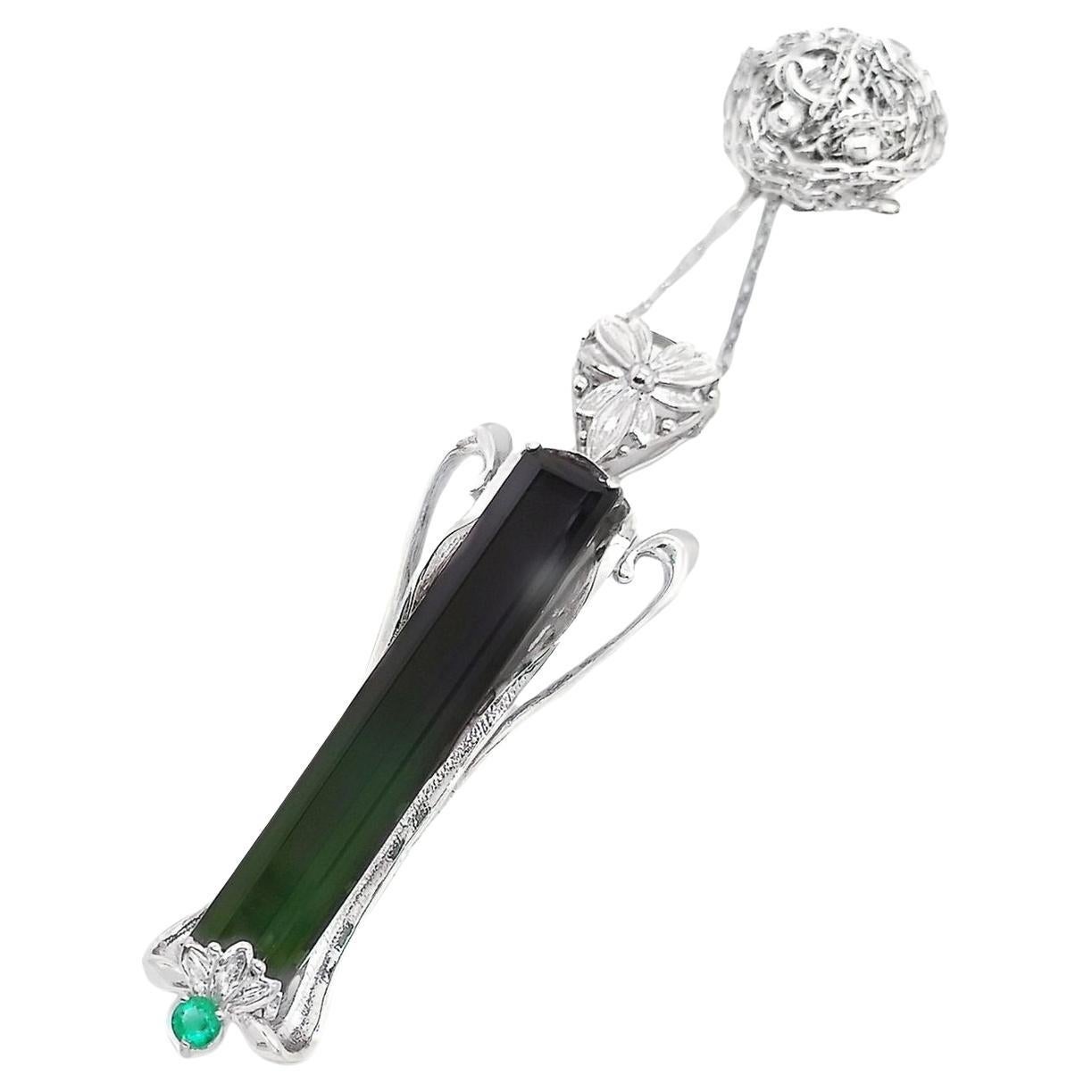 This graceful necklace with pendant from Top Crown Jewelry is a classic, minimalist design which combines a natural green tourmaline with a natural emerald to add the perfect glamour to any look.
The necklace is 44cm long and the pendant size is
