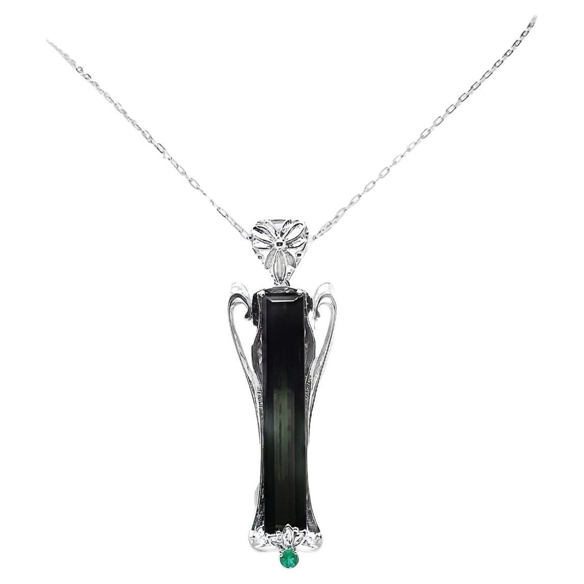 IGI Certified 11.70ct Natural Green Tourmaline, 0.10ct Natural Emerald Necklace For Sale