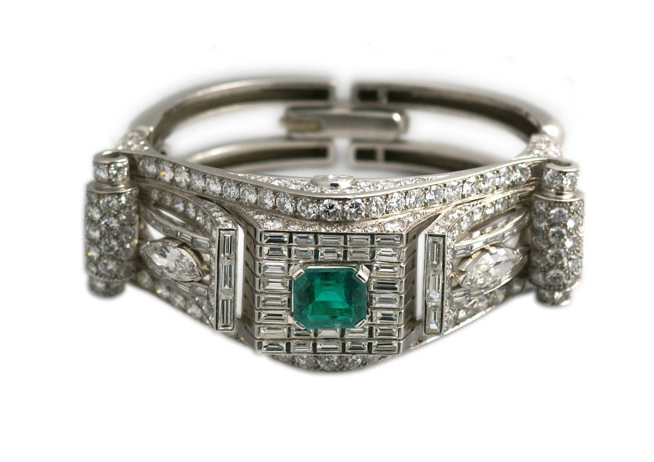 Important 1930s French Emerald Diamond Platinum Bracelet In Excellent Condition For Sale In New York, NY