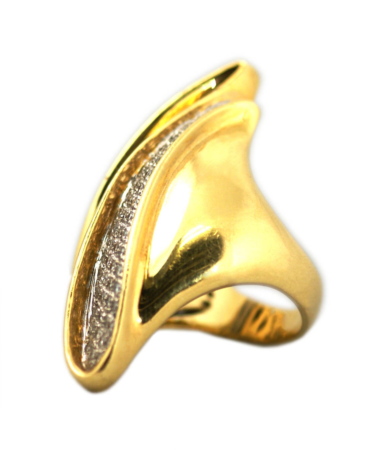 A fun 18kt gold ring of unusual liquid form design, highlighted by fine brilliant cut diamonds. Italy, circa 1970