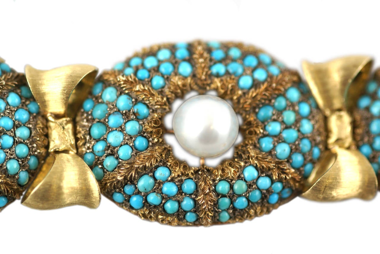 A peculiar bracelet presenting oval elements embellished by turquoises and pearls, interlinked by golden bow ties. 18kt glazed gold finish iconic of the house. Signed Buccellati, circa 1955.