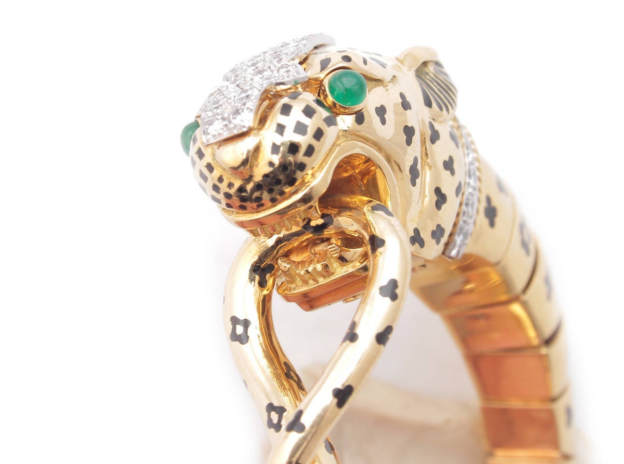 David Webb Bracelet tigre inhabituel en or avec émeraudes et diamants Pour femmes en vente