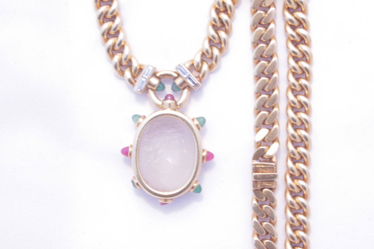 An 18kt yellow gold curb link chain sustaining an unusual pendant representing the portrait of 