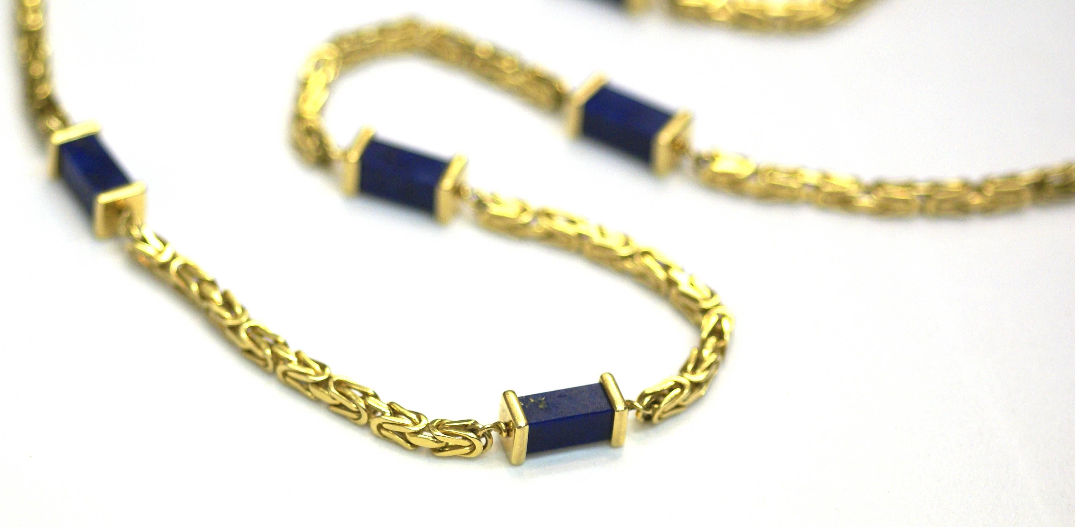 A chic long 18kt yellow gold chain of great substance, interlinked and enhances by elements of fine lapis lazuli. Made in Italy during the 1970s by Nicolis Cola, a primary jeweler from Vicenza.