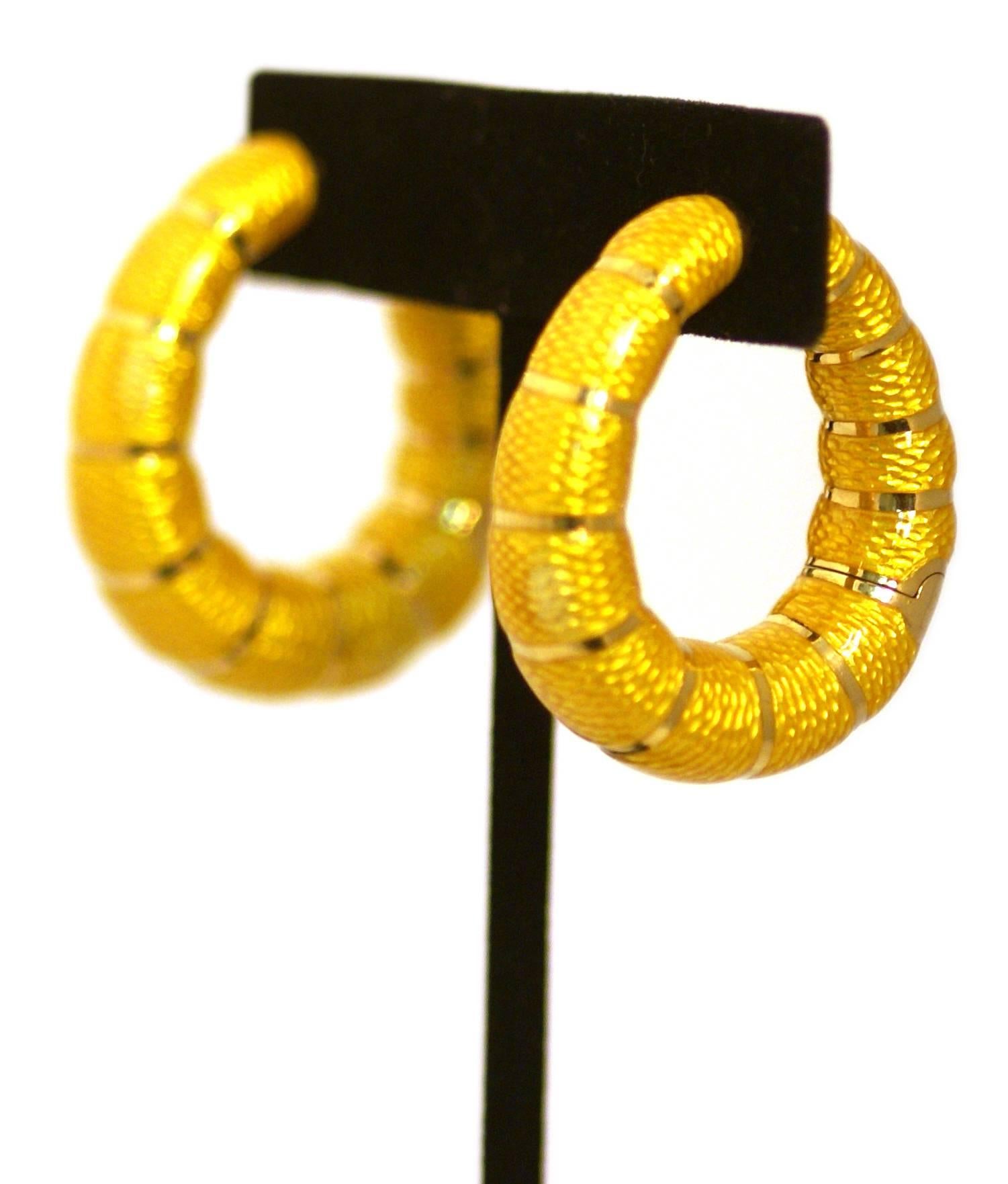 Bulgari Enamel gold Hoop Earrings In Excellent Condition In New York, NY