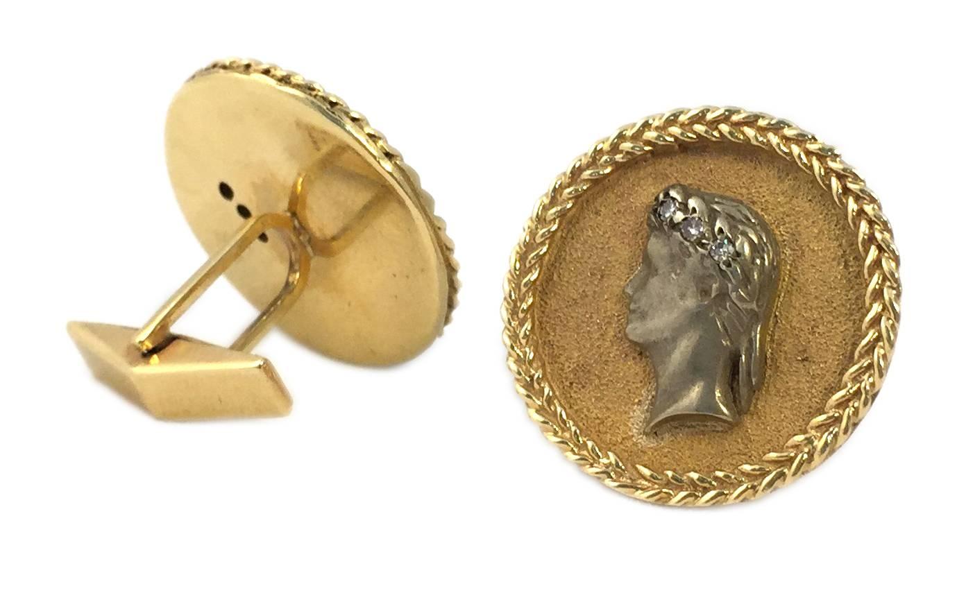 A pair of 18kt yellow gold circular cufflinks of Roman inspiration, presenting imperial silver profiles in the centre. Circa 1960