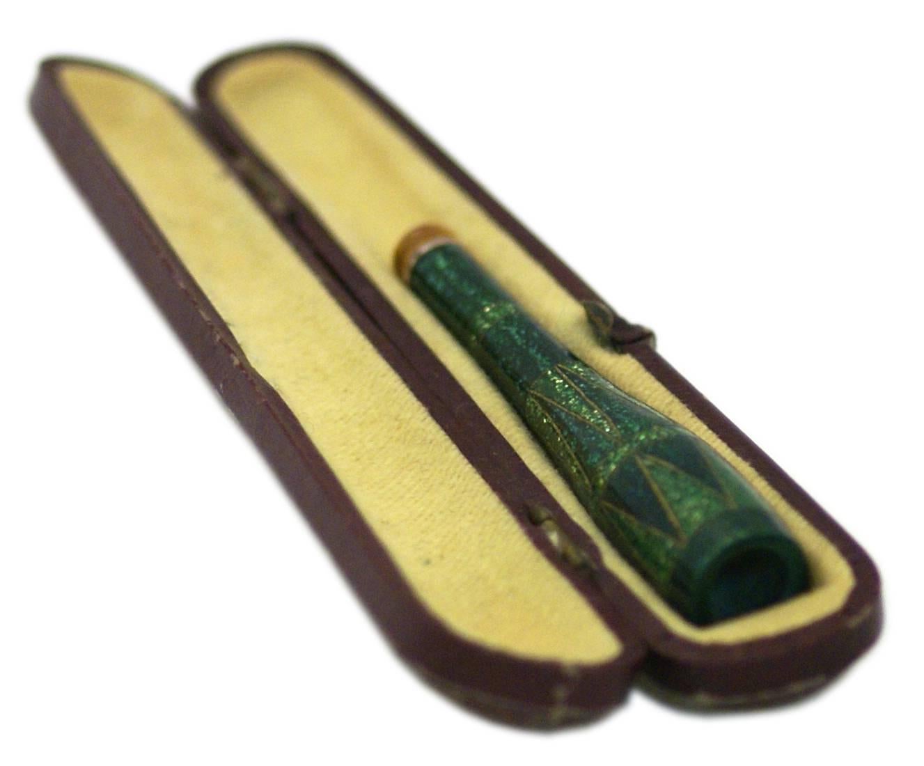 A chic green bachelite cigarette holder of geometrical design, circa 1950, in its original box.
