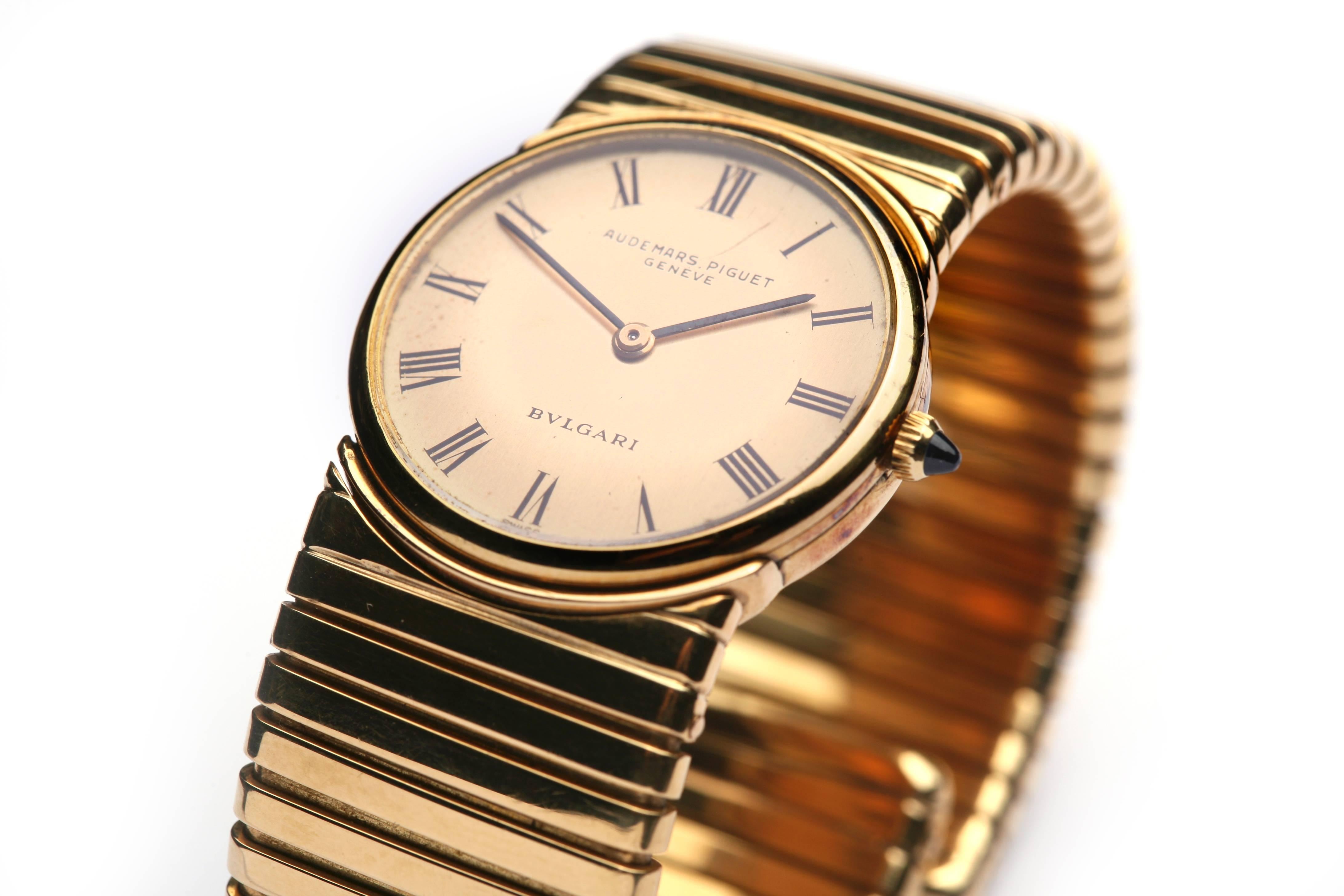 One of just a few Tubogas watches for men ever made by Bulgari, circa 1975, carrying an Audemars Piguet movement, in 18kt yellow gold, highlighted by a small cabochon a sapphire on the crown. 