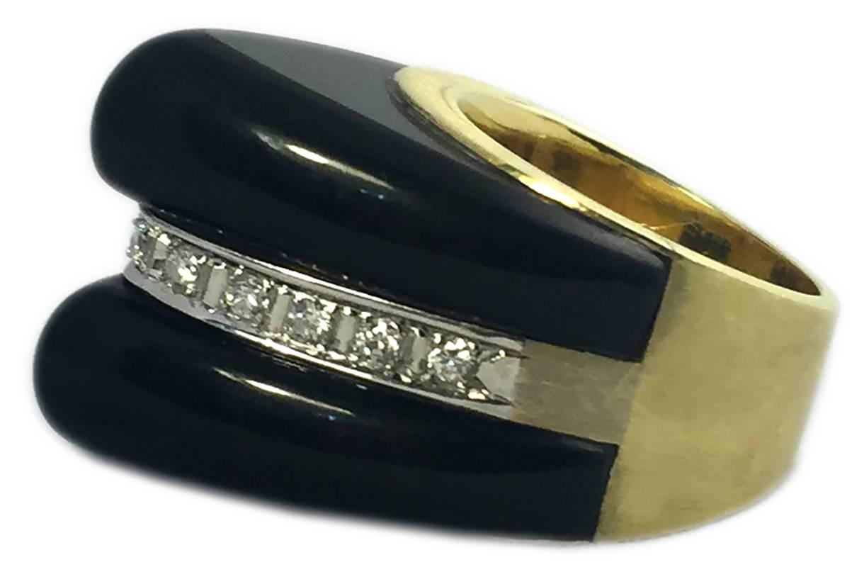 A fun pyramidal dome ring in onyx and diamonds, mounted on 18kt yellow gold. Circa 1960 