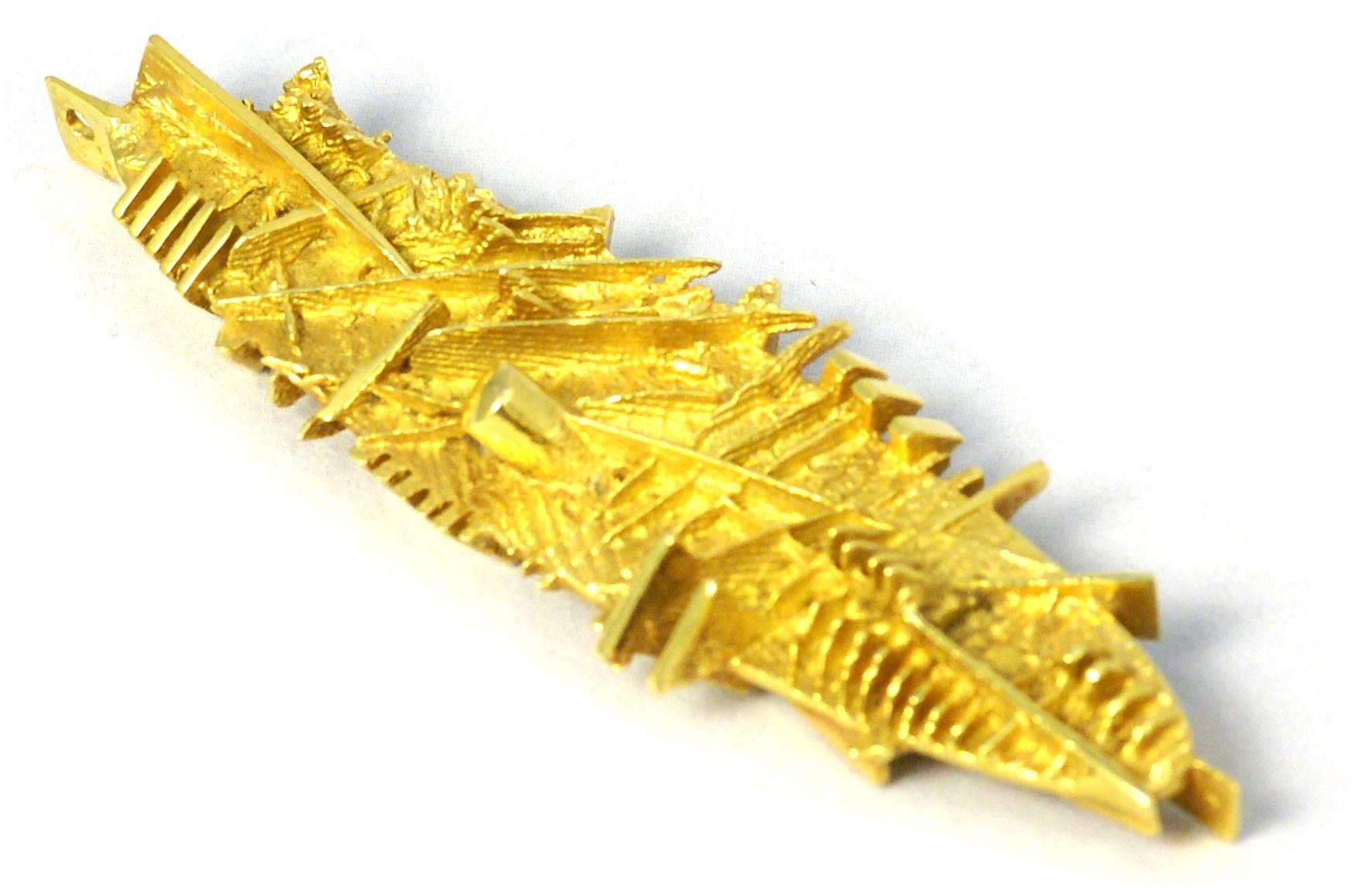 
An abstract 18kt yellow gold brooch by artist Pomodoro, a iconic example of artistic jewelry. Circa 1970