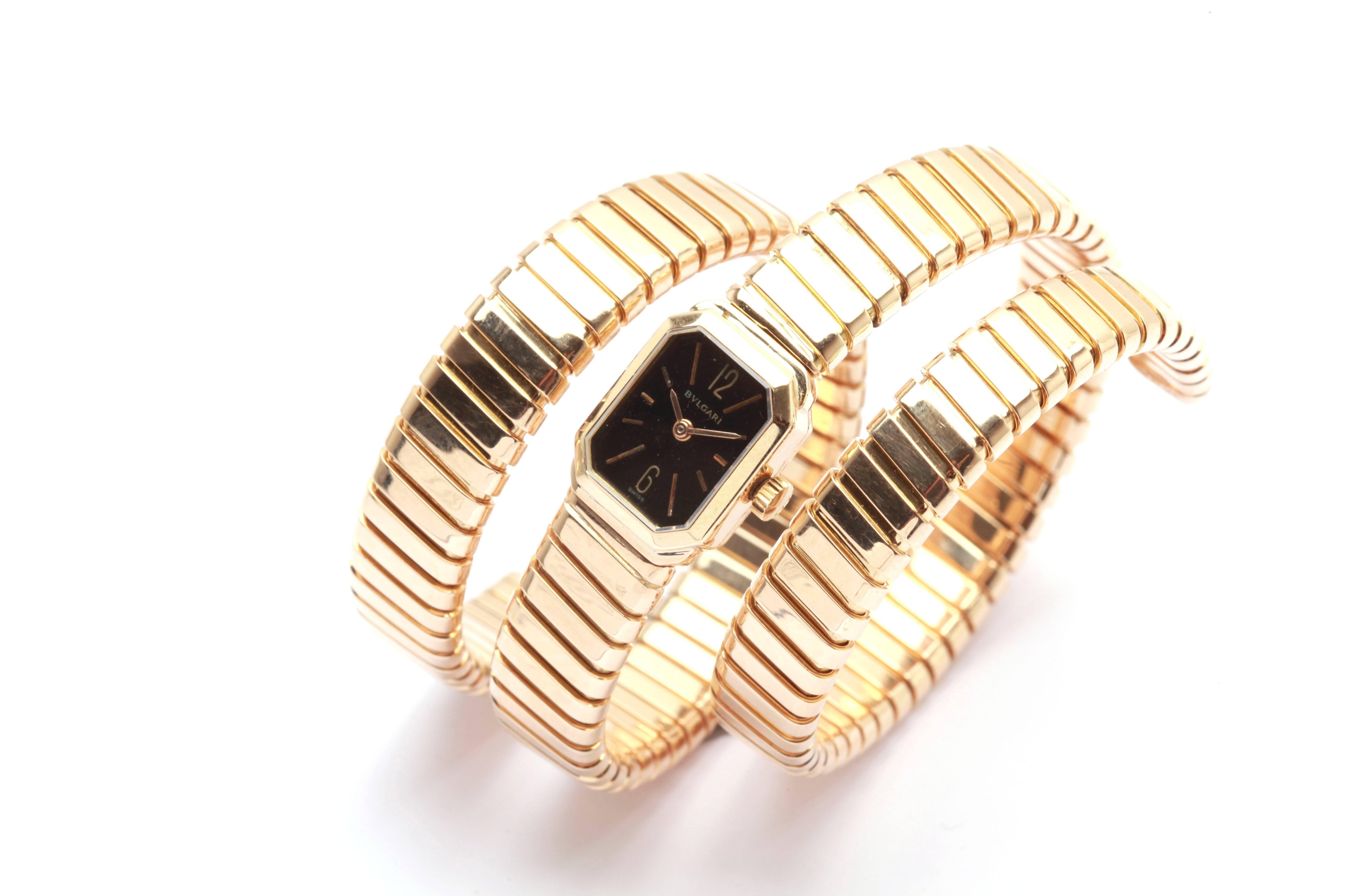 Bulgari Lady's Yellow Gold Black Dial Tubogas Bracelet Wristwatch In Excellent Condition In New York, NY