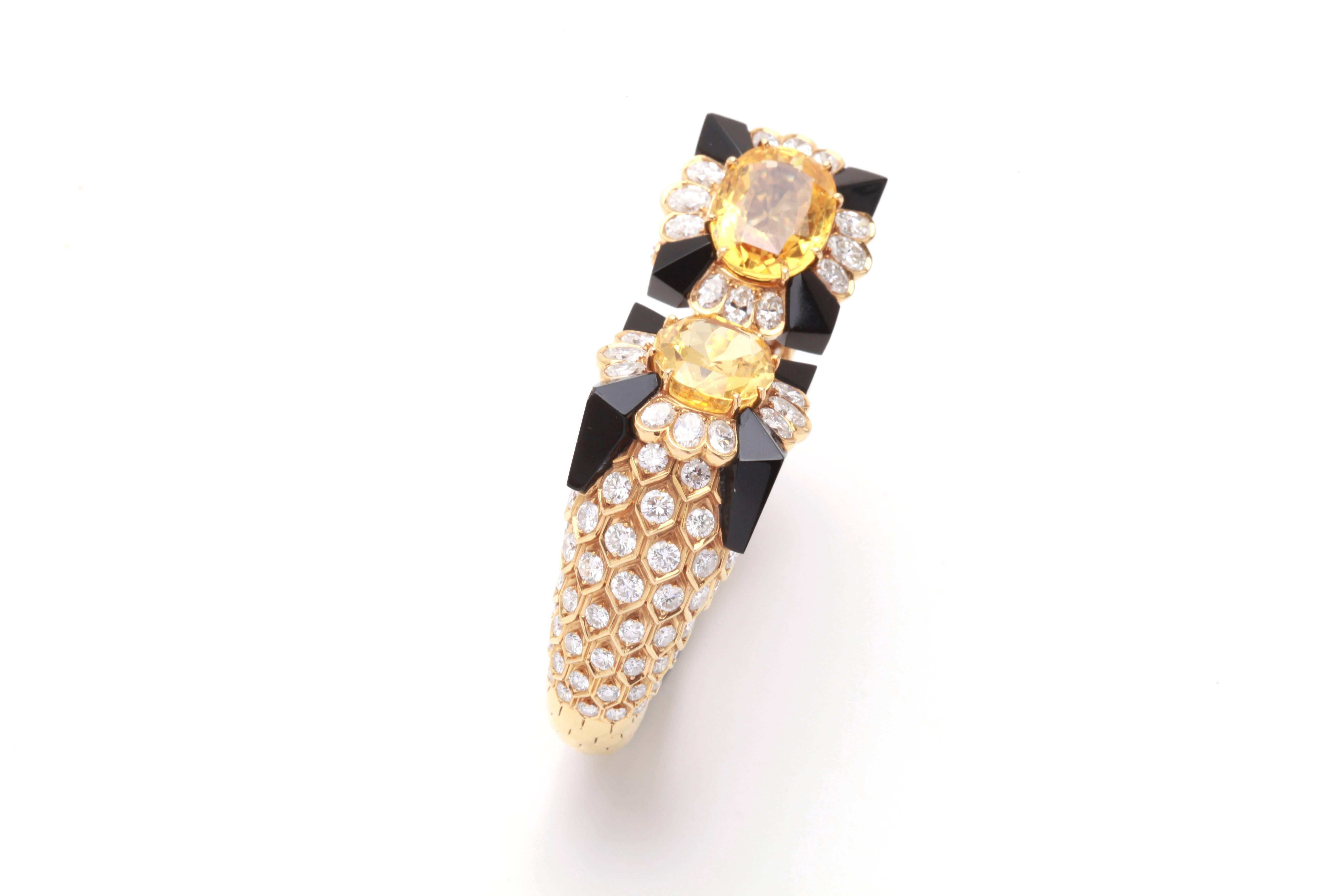 Superb 1970s Fred Paris  Onyx Sapphire Diamond Gold Cuff Bracelet In Excellent Condition In New York, NY