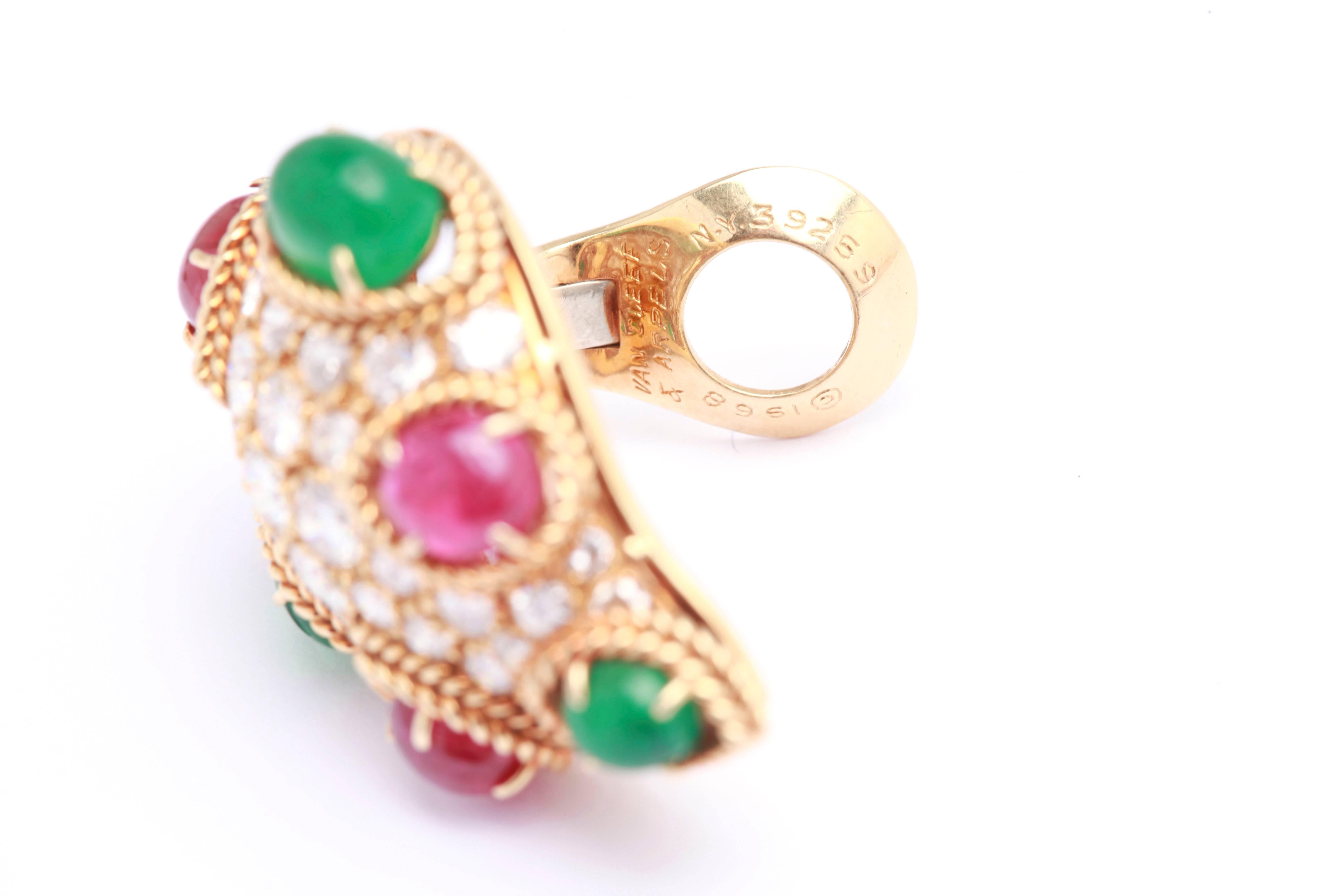 Van Cleef & Arpels Emerald Ruby Diamond Gold Ear Clips In Excellent Condition For Sale In New York, NY