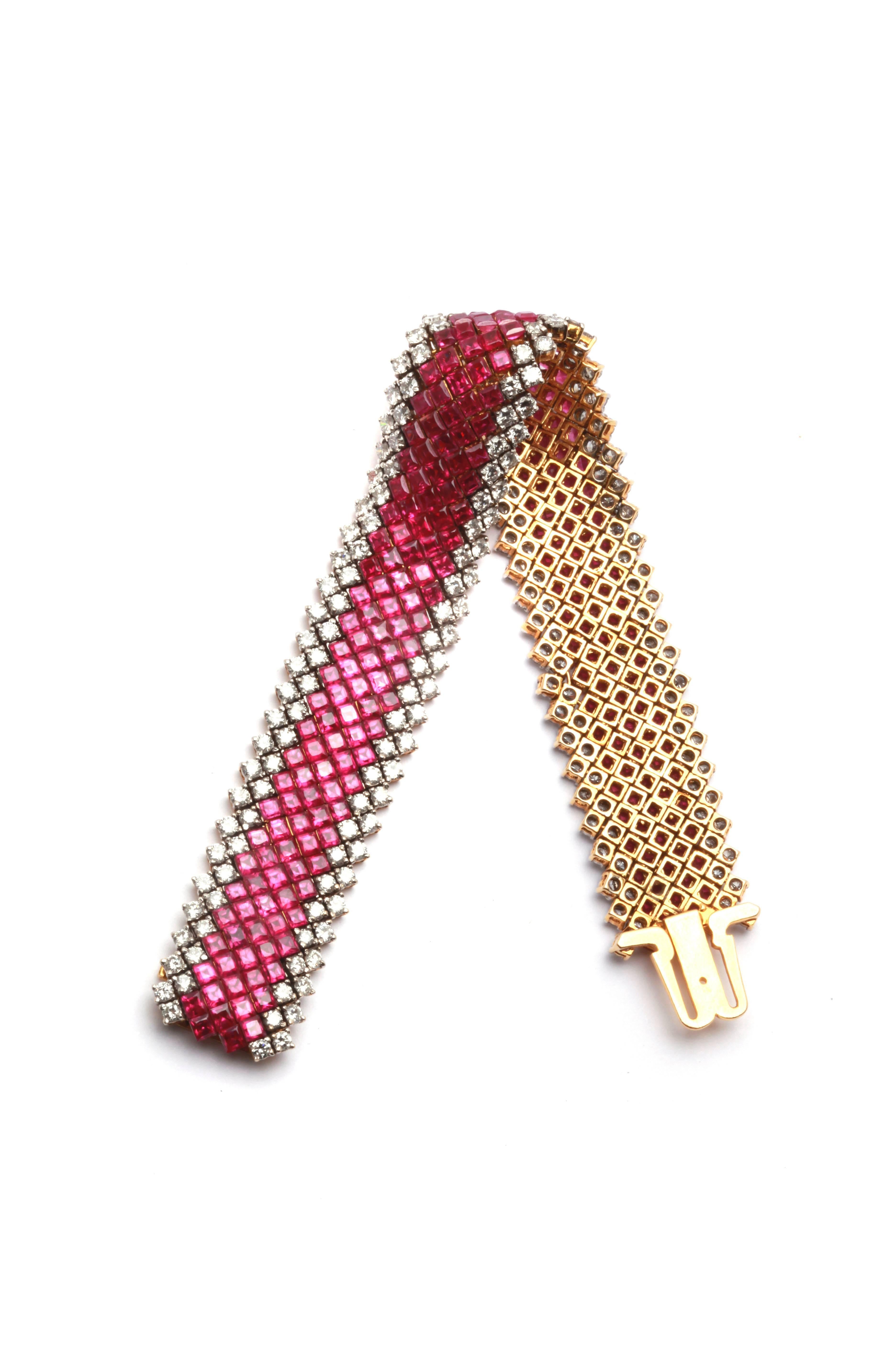 An extraordinary ruby and diamond flexible bracelet, mounted on 18kt yellow gold. Weight of rubies: 51 cts. Wight of diamonds: 13 cts. Circa 1960