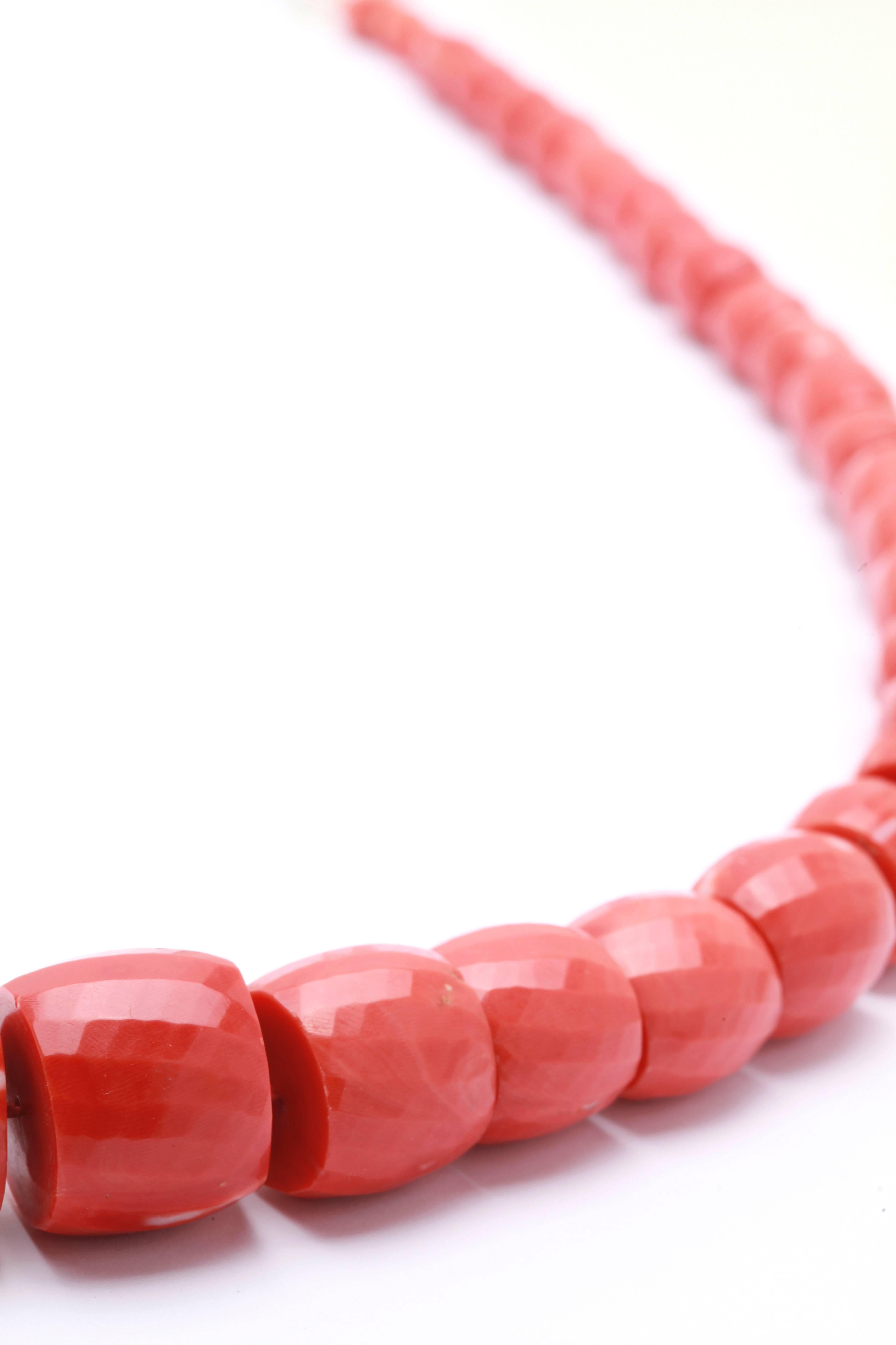 Sardinianische rote Korallenstrang-Halskette im Zustand „Hervorragend“ im Angebot in New York, NY